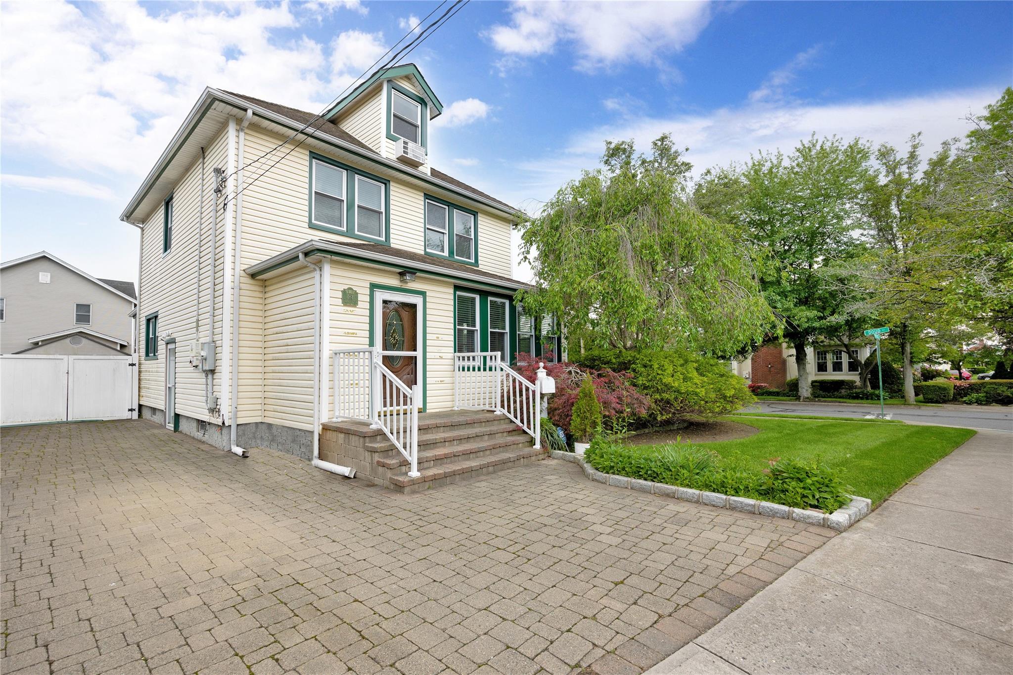 #1 photo, 184 Prospect Street, Farmingdale , NY 11735