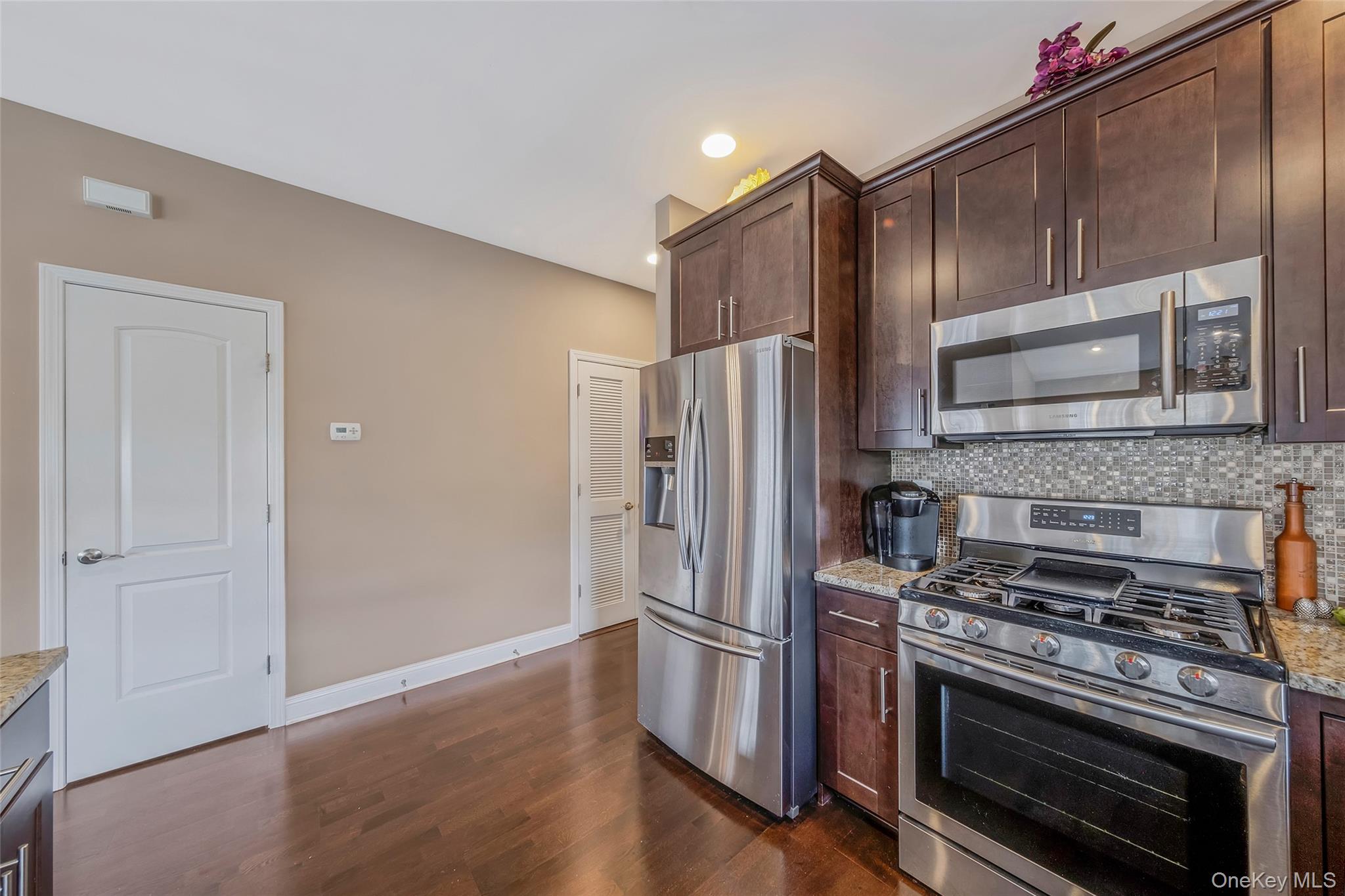 #13 photo, 135 Rosebud Court, サフォーク郡 Patchogue , NY 11772