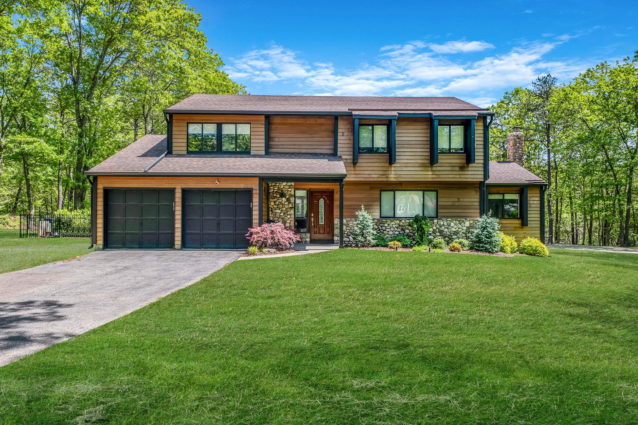 #1 photo, 11 Belvoir Court, Ridge , NY 11961