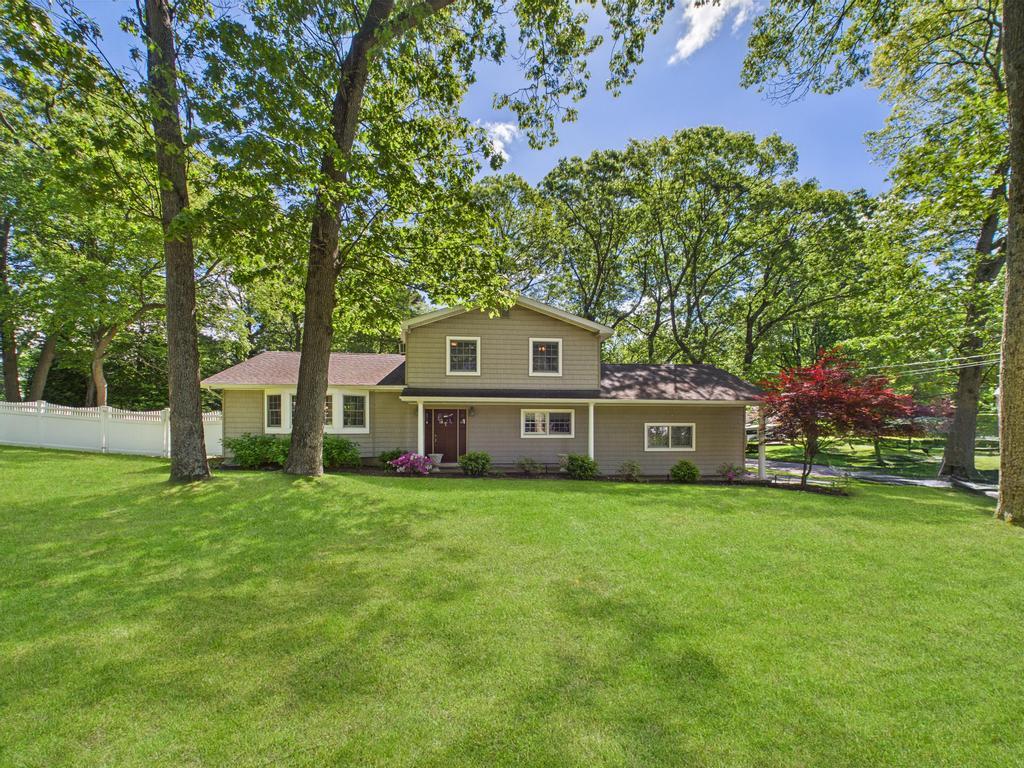 #1 photo, 329 Ridgefield Road, Hauppauge , NY 11788