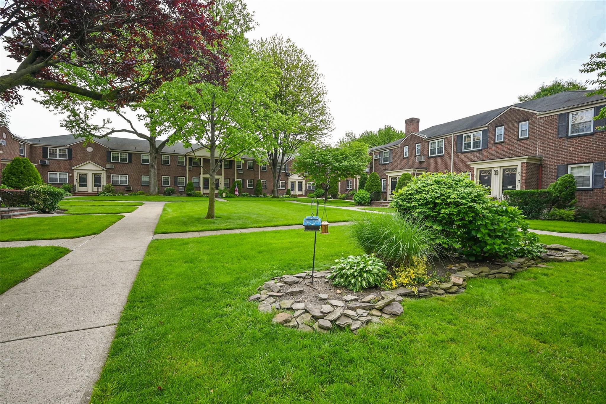 #13 photo, 69-27 210 Street, كوينز Oakland Gardens , NY 11364