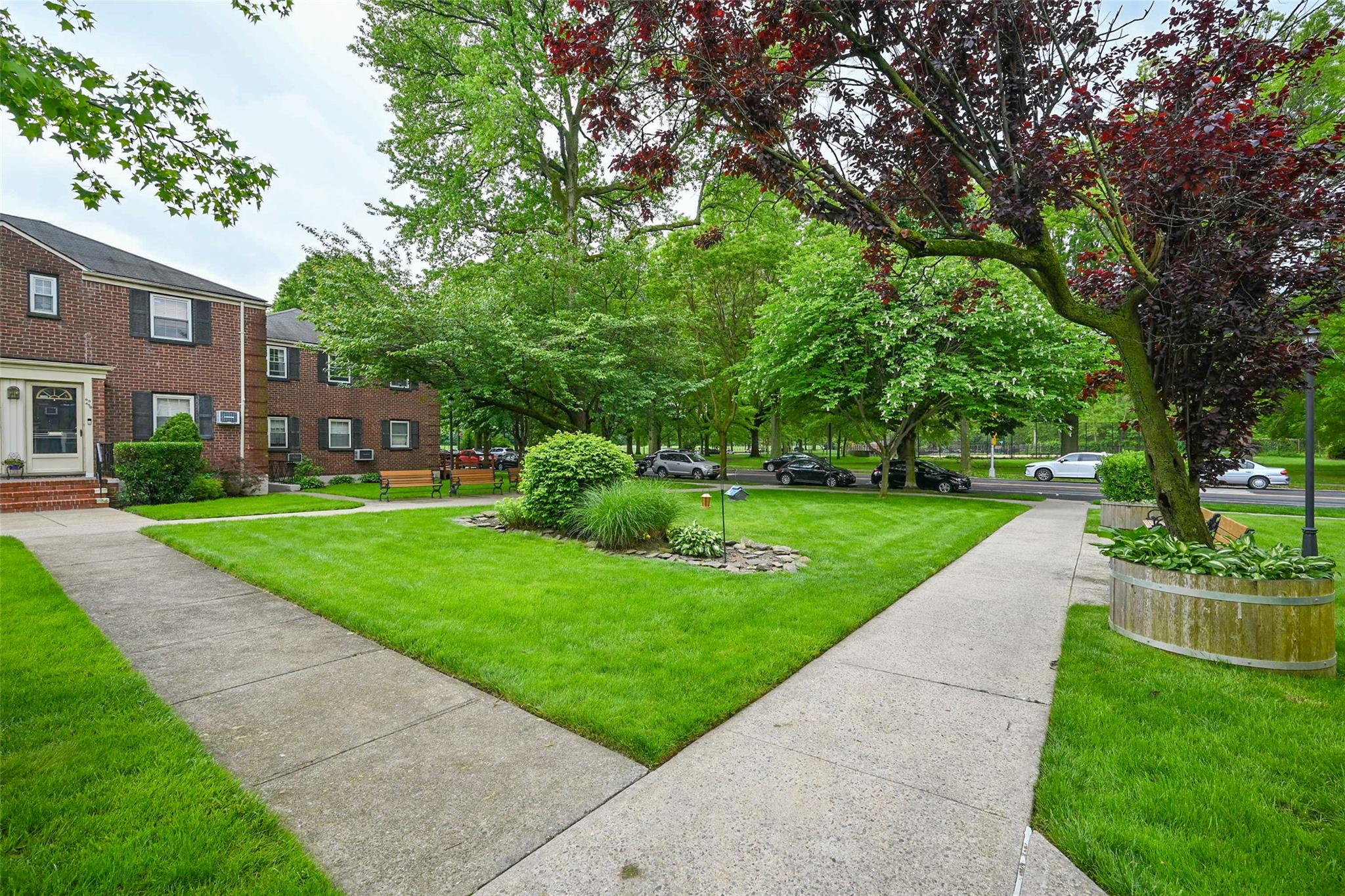 #14 photo, 69-27 210 Street, كوينز Oakland Gardens , NY 11364