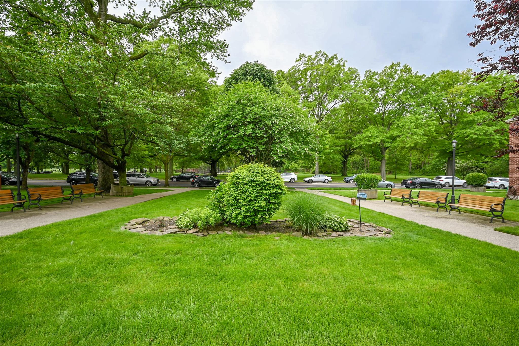 #15 photo, 69-27 210 Street, كوينز Oakland Gardens , NY 11364