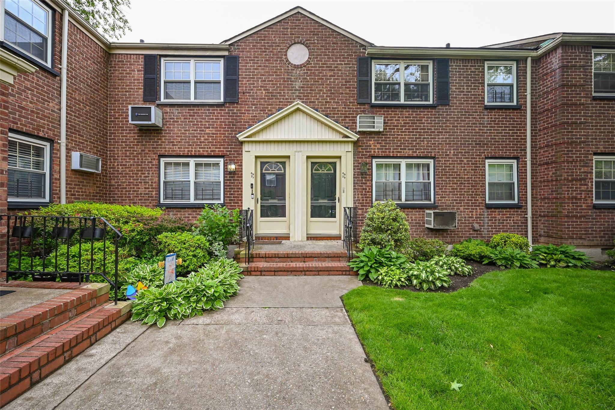 #18 photo, 69-27 210 Street, كوينز Oakland Gardens , NY 11364