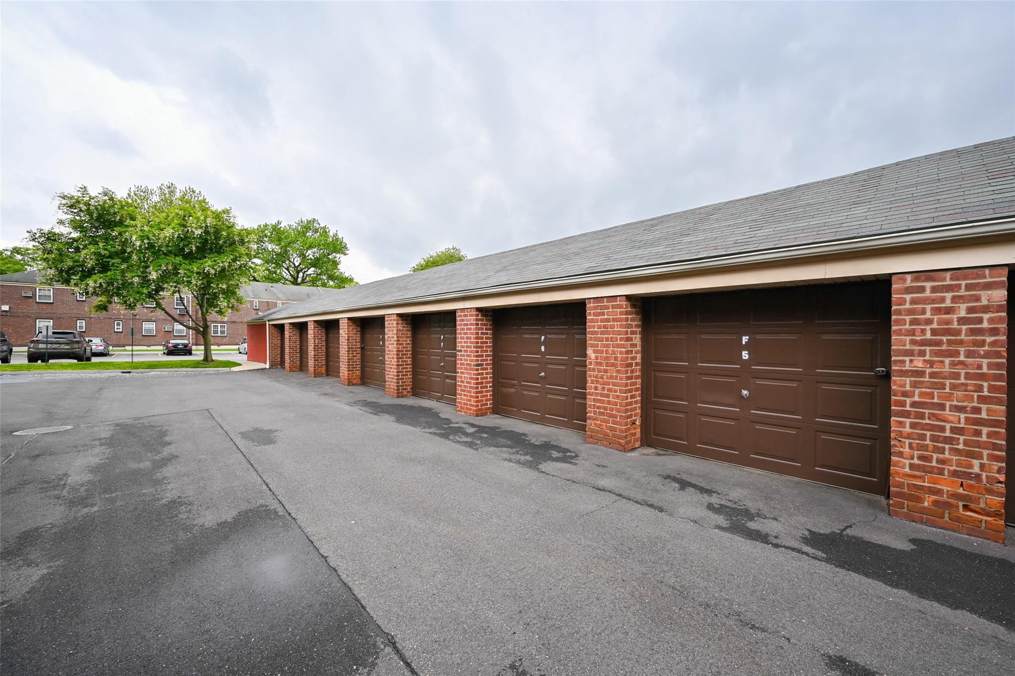 #19 photo, 69-27 210 Street, كوينز Oakland Gardens , NY 11364