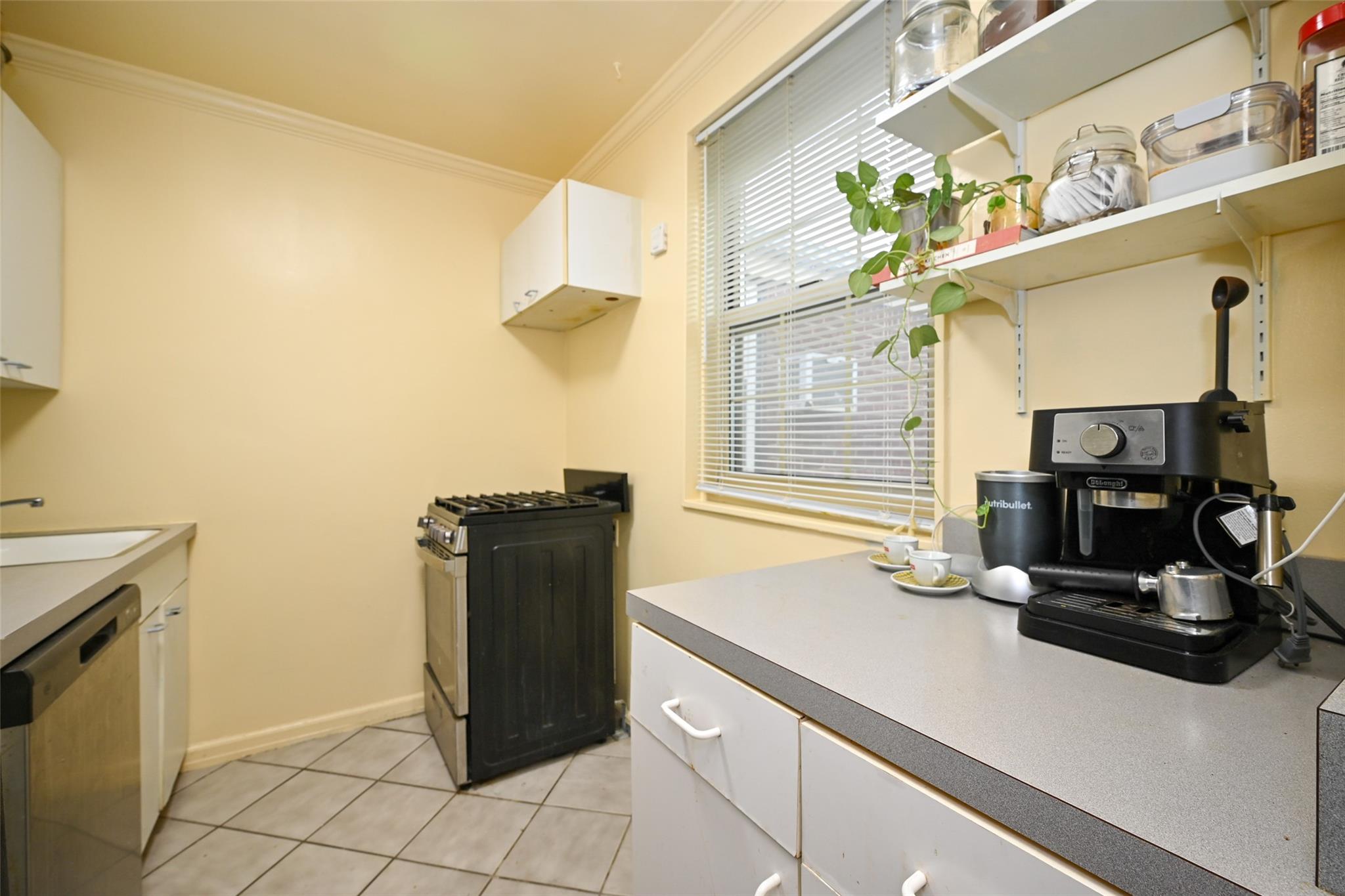 #5 photo, 69-27 210 Street, كوينز Oakland Gardens , NY 11364