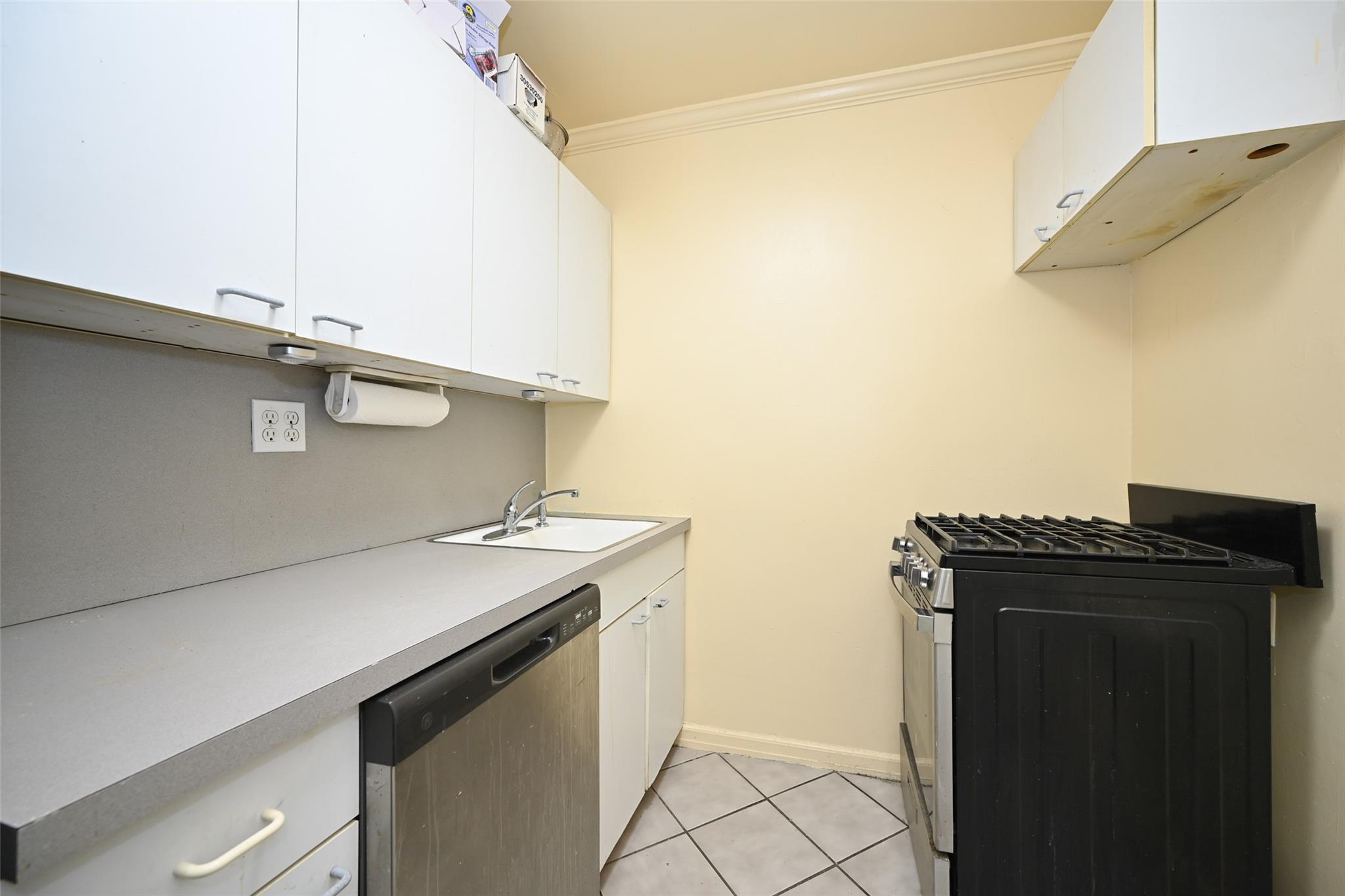 #6 photo, 69-27 210 Street, كوينز Oakland Gardens , NY 11364