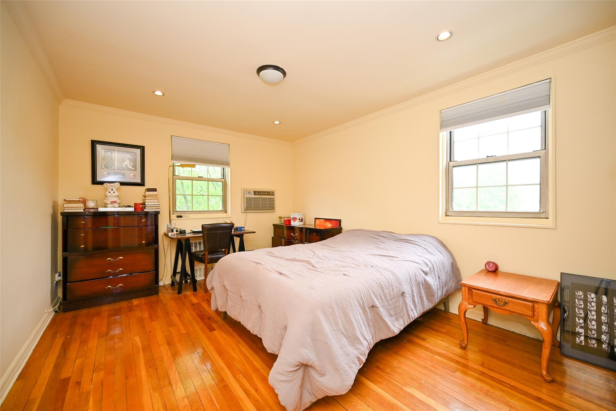 #8 photo, 69-27 210 Street, كوينز Oakland Gardens , NY 11364