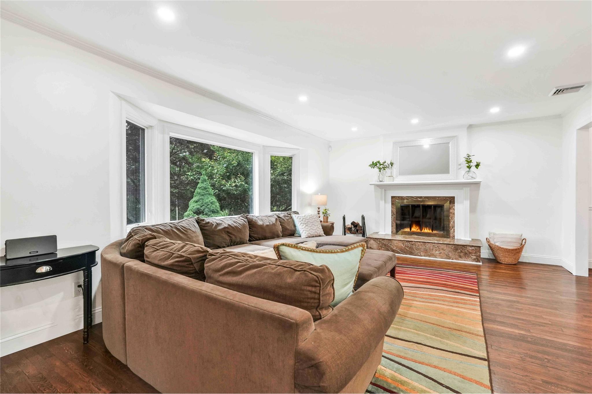 #13 photo, 69 Bankside Drive, سوفولك Centerport , NY 11721