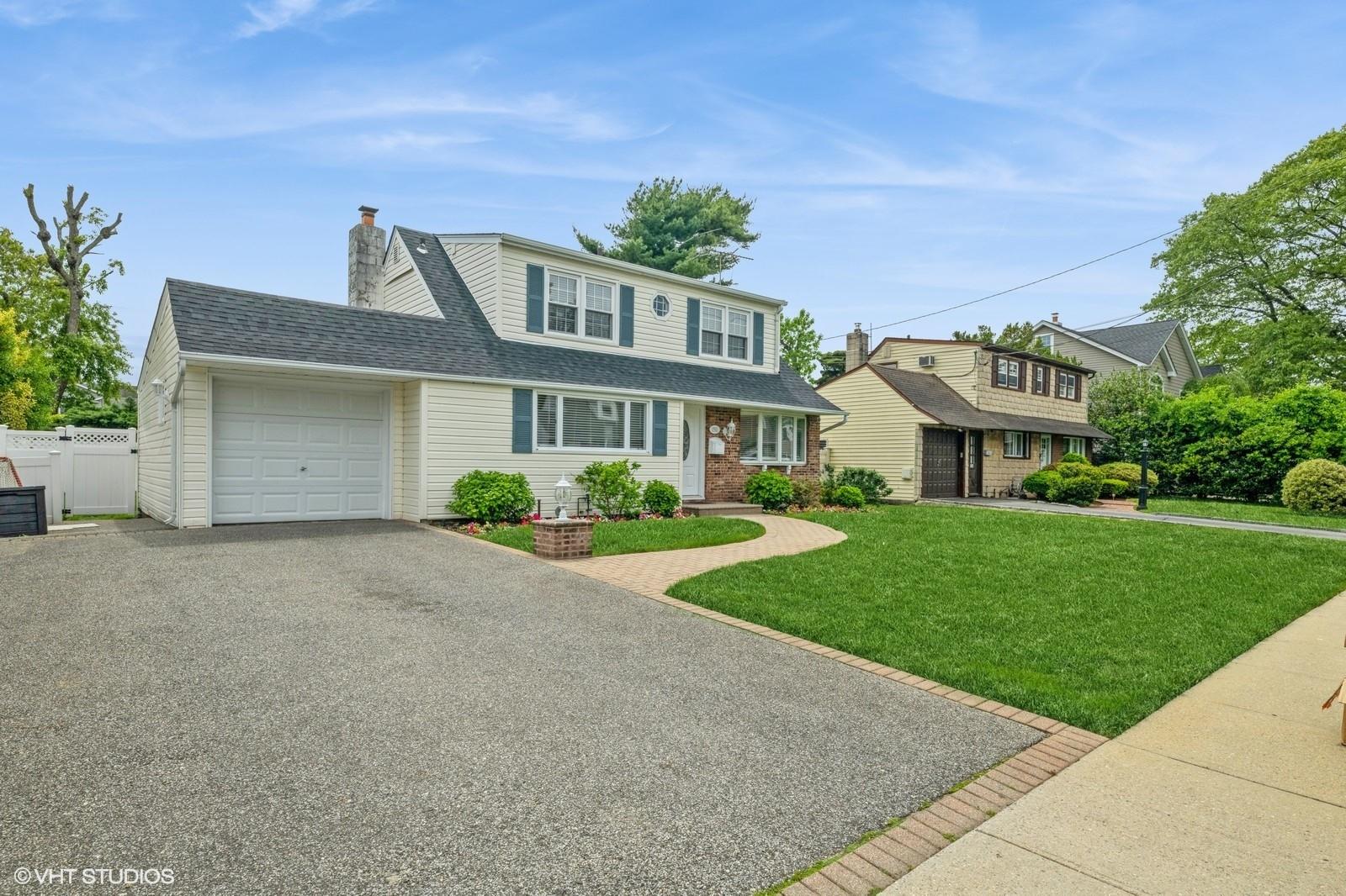 #1 photo, 150 Arthur Street, Massapequa Park , NY 11762