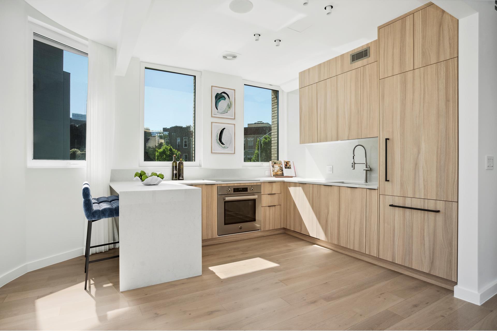 #4 photo, 128 WOODPOINT Road, Williamsburg,North , NY 11211