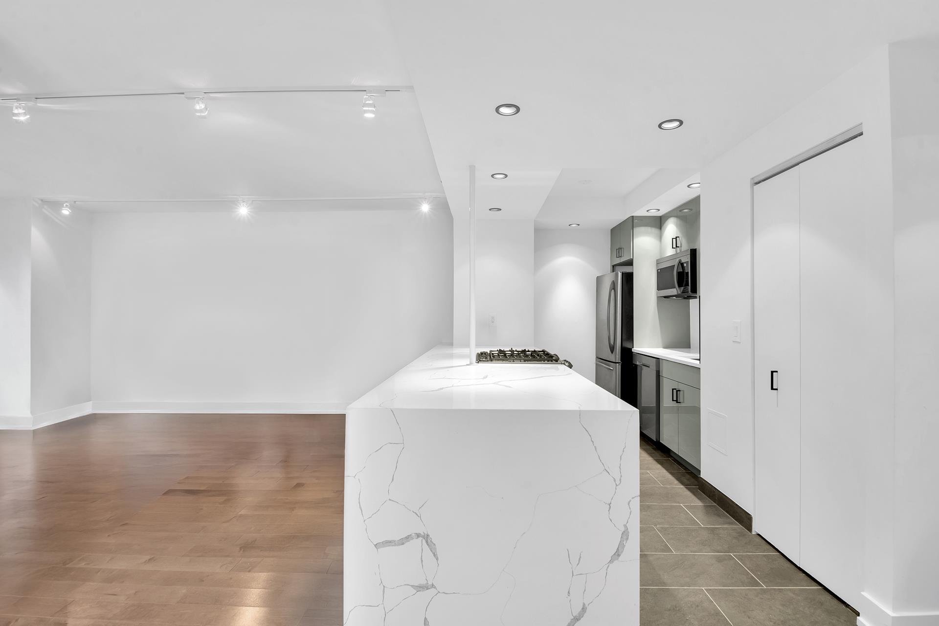 #8 photo, 199 BOWERY, マンハッタン Lower East Side , NY 10002