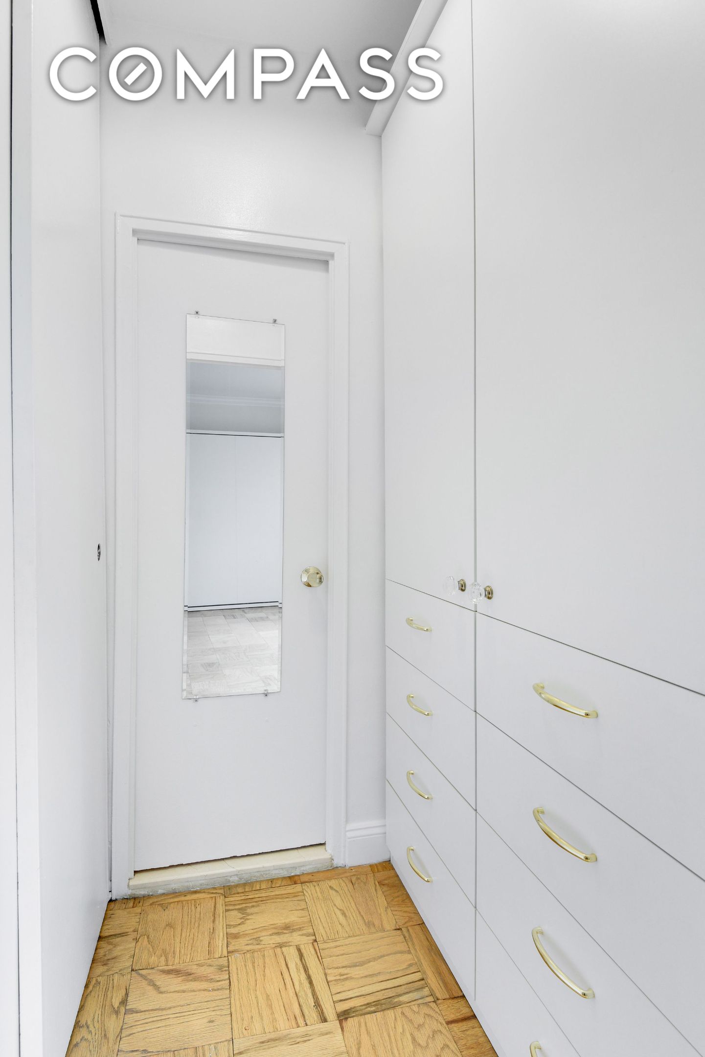 #13 photo, 305 E 40th Street, マンハッタン Murray Hill , NY 10016