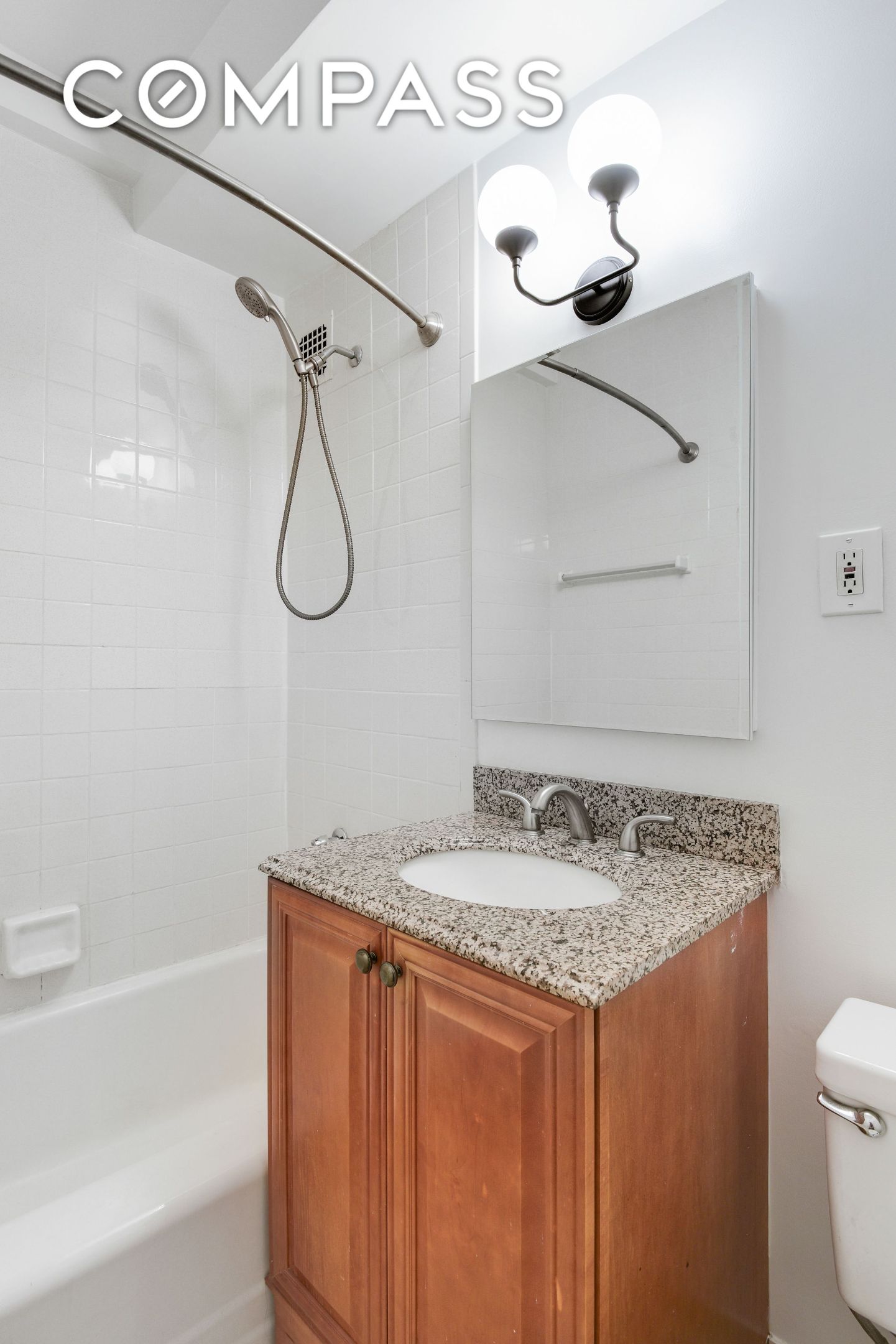 #15 photo, 305 E 40th Street, マンハッタン Murray Hill , NY 10016