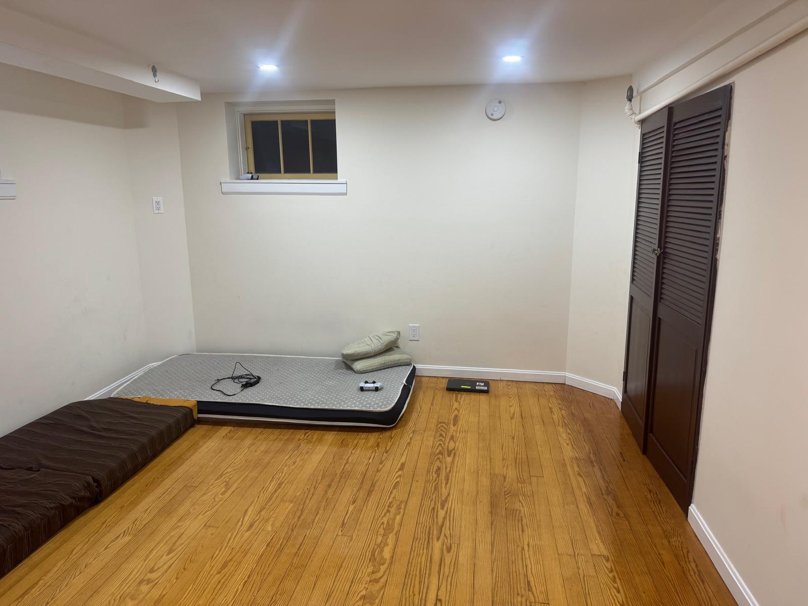 #17 photo, 8023 247th Street, クイーンズ区 Bellerose , NY 11426