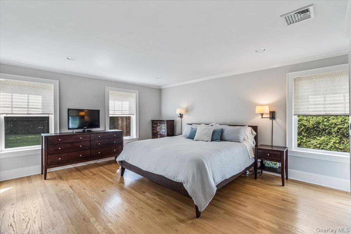 #19 photo, 130 Sands Point Road, Sands Point , NY 11050