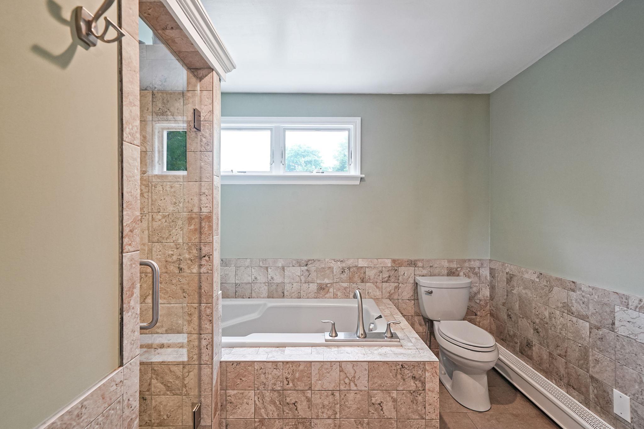 #17 photo, 2 Burnett Avenue, サフォーク郡 Bay Shore , NY 11706