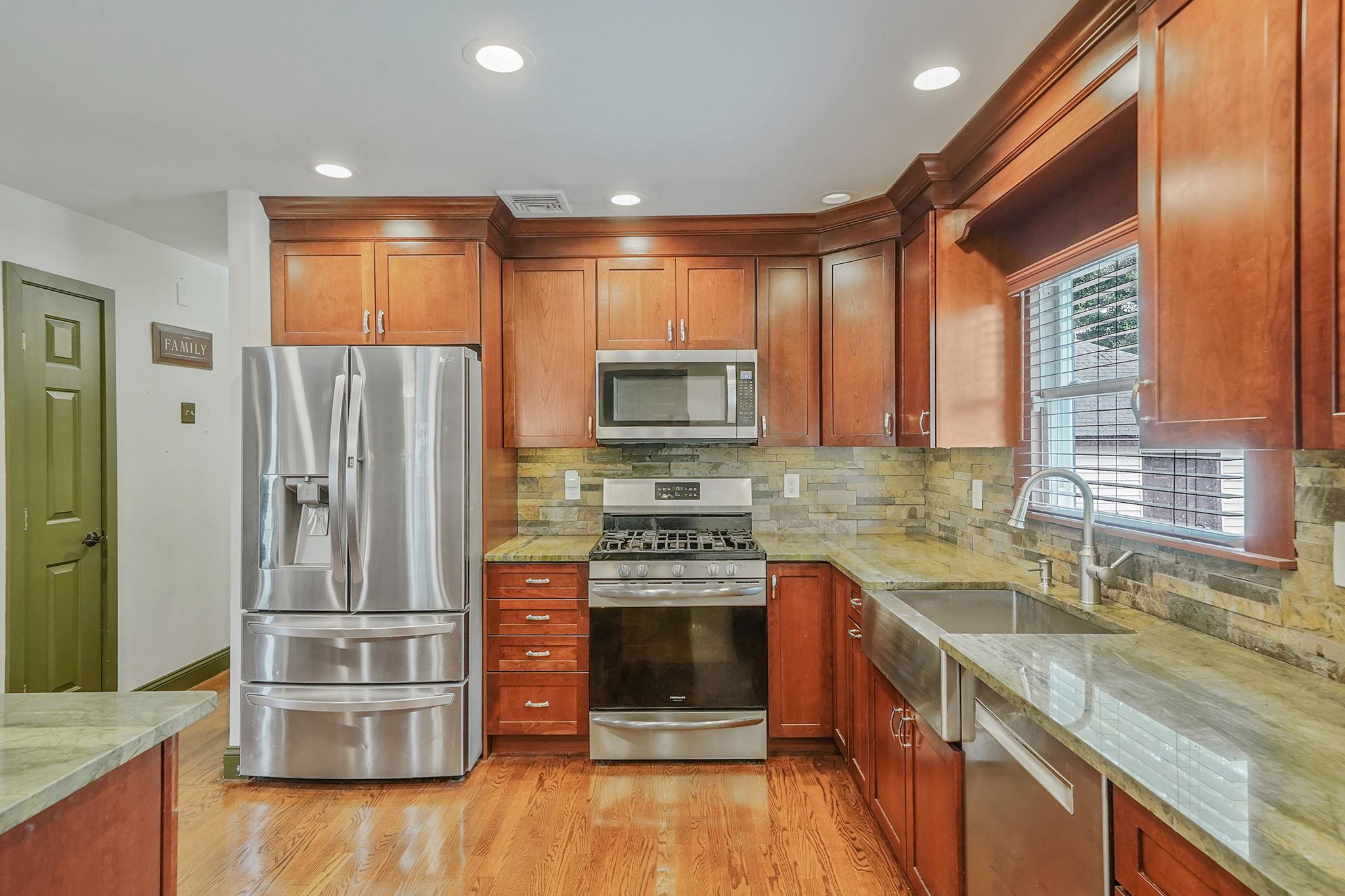 #6 photo, 2 Burnett Avenue, サフォーク郡 Bay Shore , NY 11706