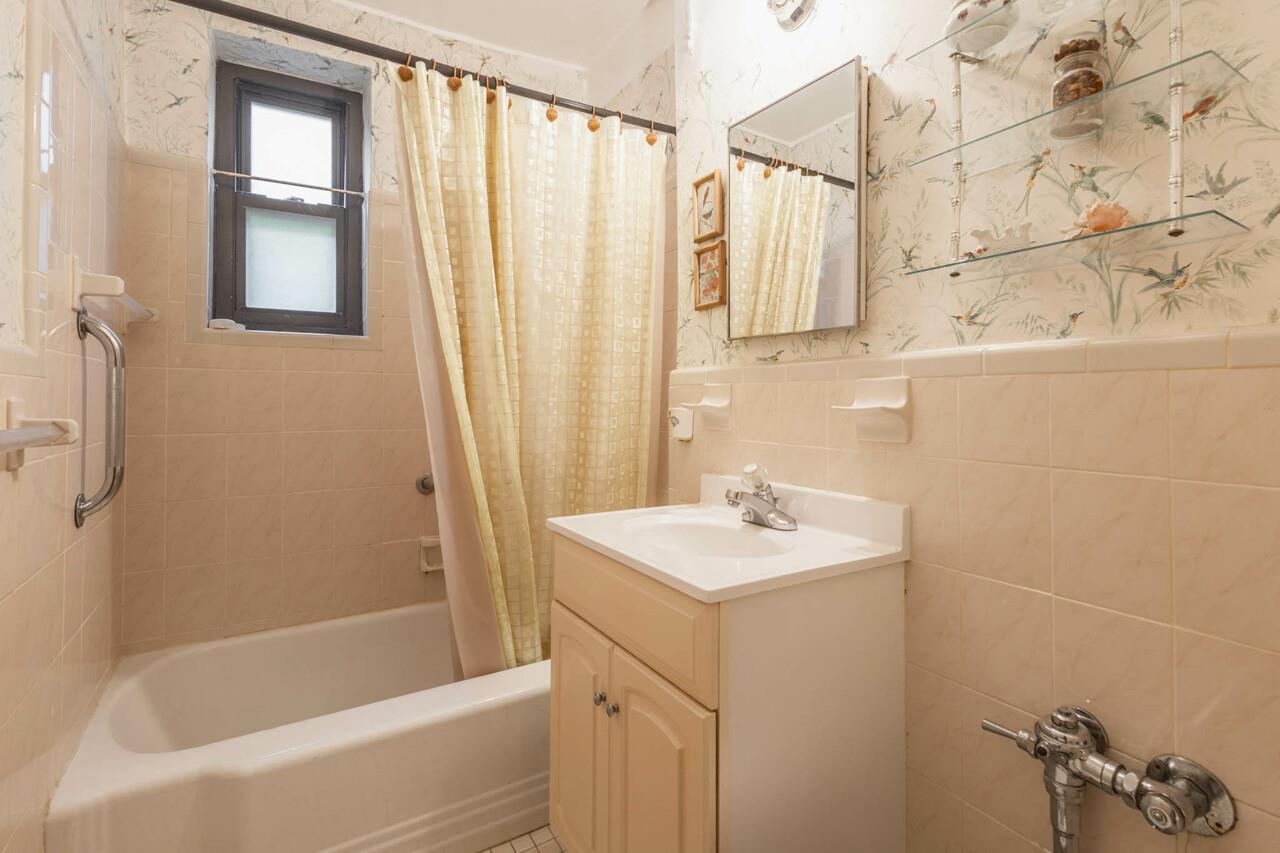 #17 photo, 32-25 91st Street, クイーンズ区 East Elmhurst , NY 11369