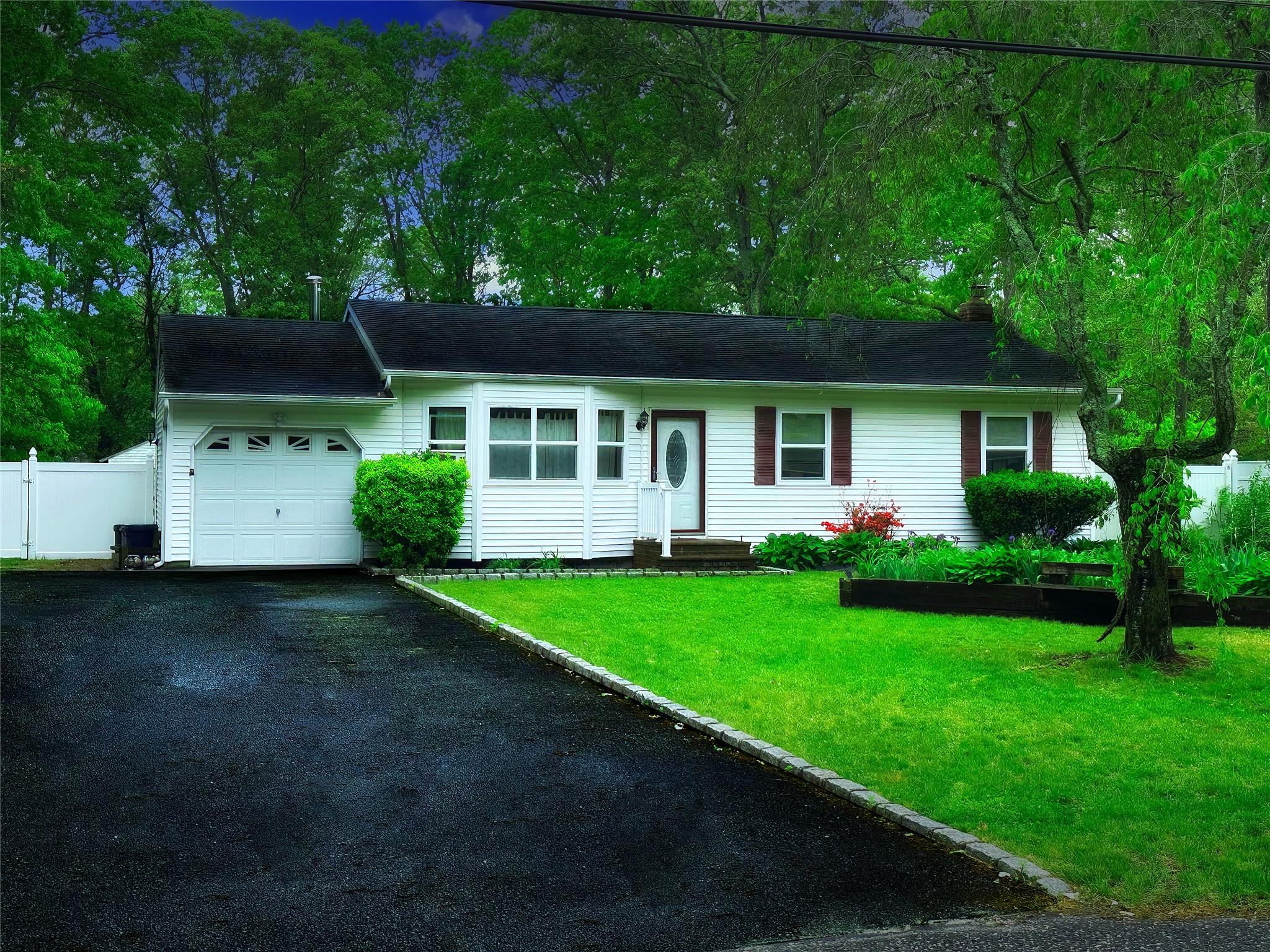 #1 photo, 23 Kingsland Avenue, Shirley , NY 11967
