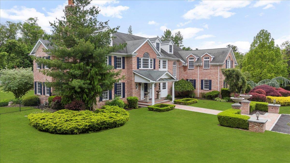 #2 photo, 2 Pen Mor Drive, Muttontown , NY 11732