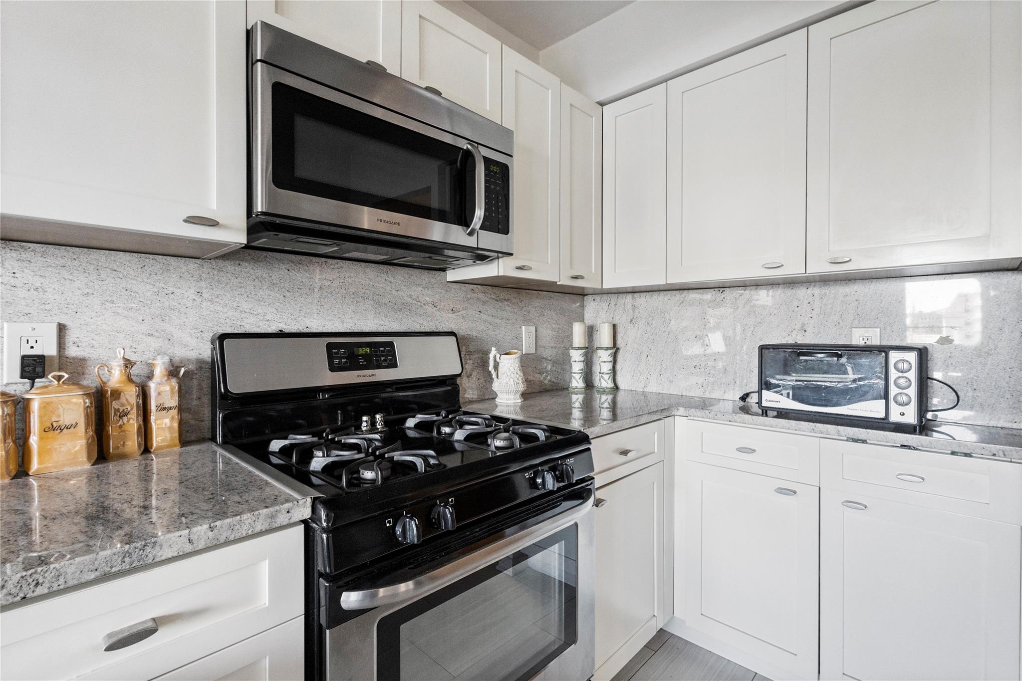 #12 photo, 12 Florence Avenue, Нассау ‖ Freeport , NY 11520