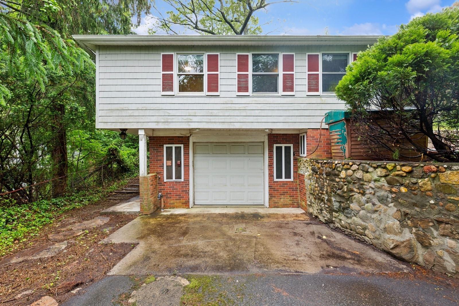 #1 photo, 5 Murray Hill Road, Sound Beach , NY 11789