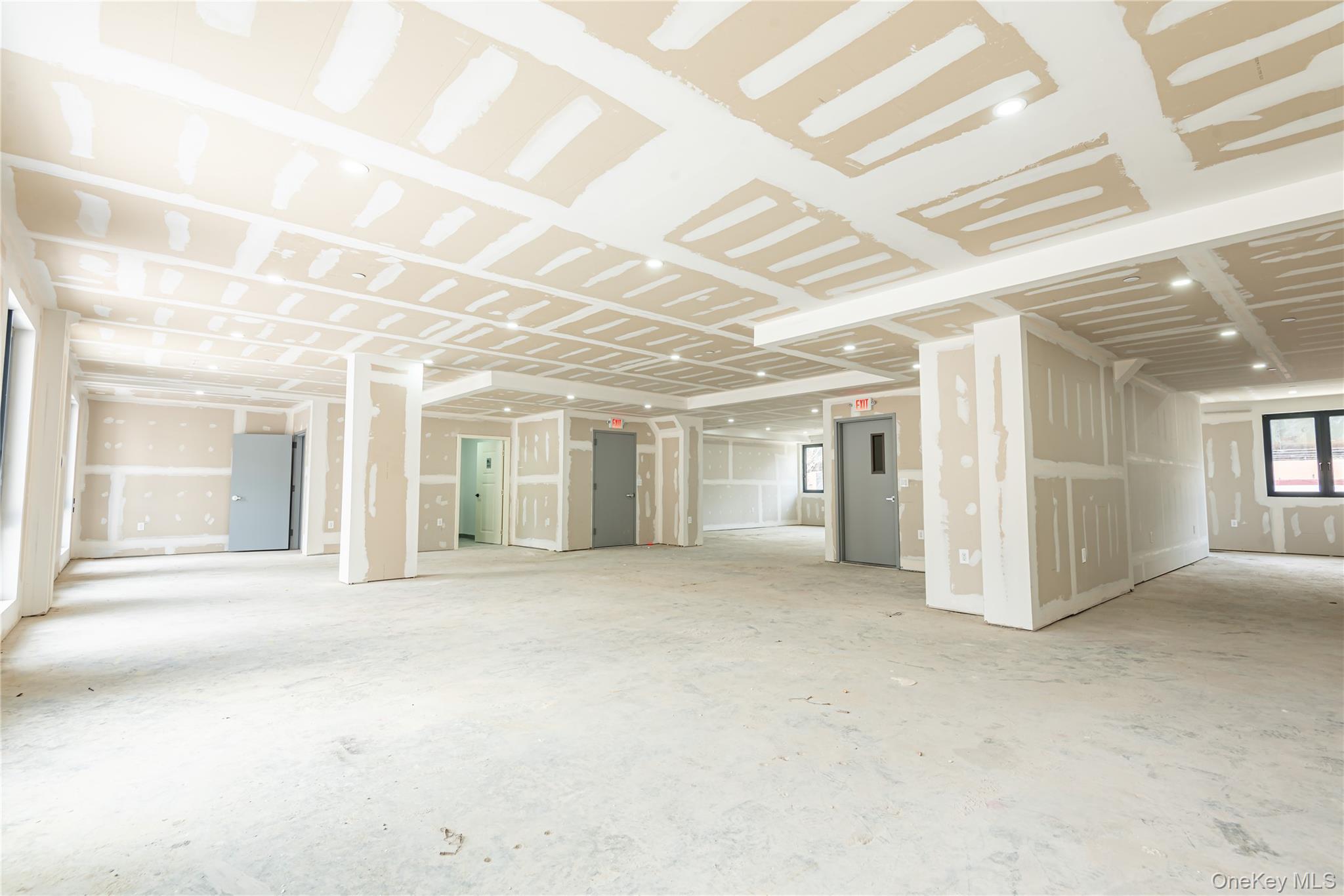 #4 photo, 30-43 31st Street, クイーンズ区 Astoria , NY 11102