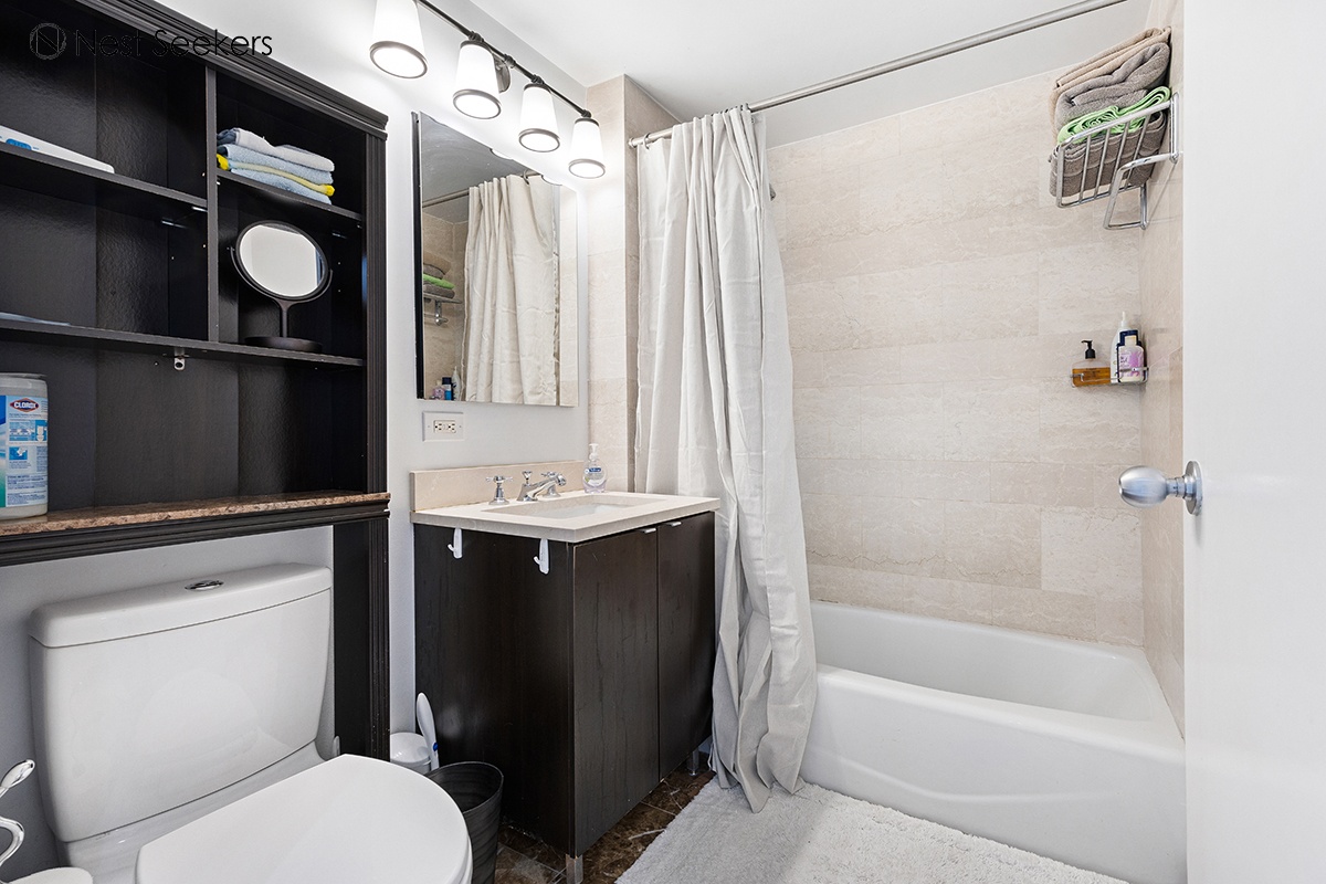 #16 photo, 215-217 E 96th Street, マンハッタン East Harlem , NY 10128