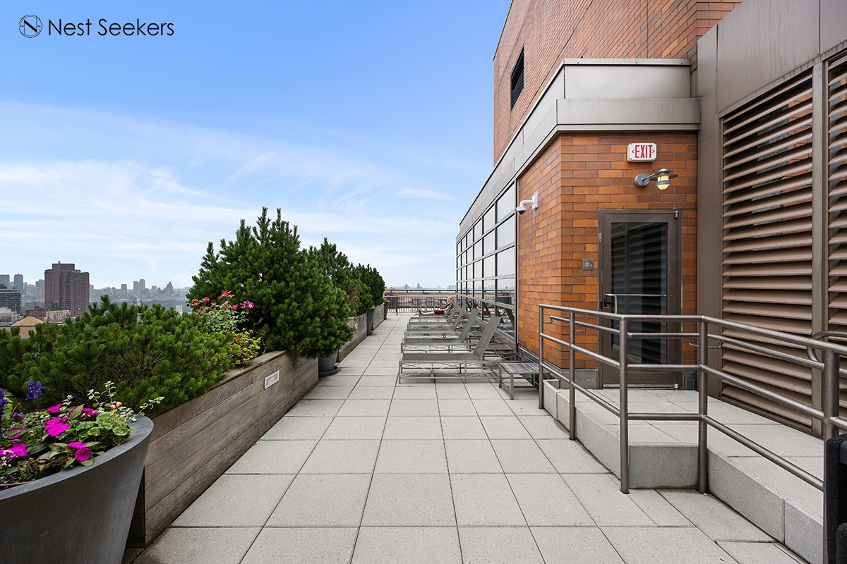 #17 photo, 215-217 E 96th Street, マンハッタン East Harlem , NY 10128