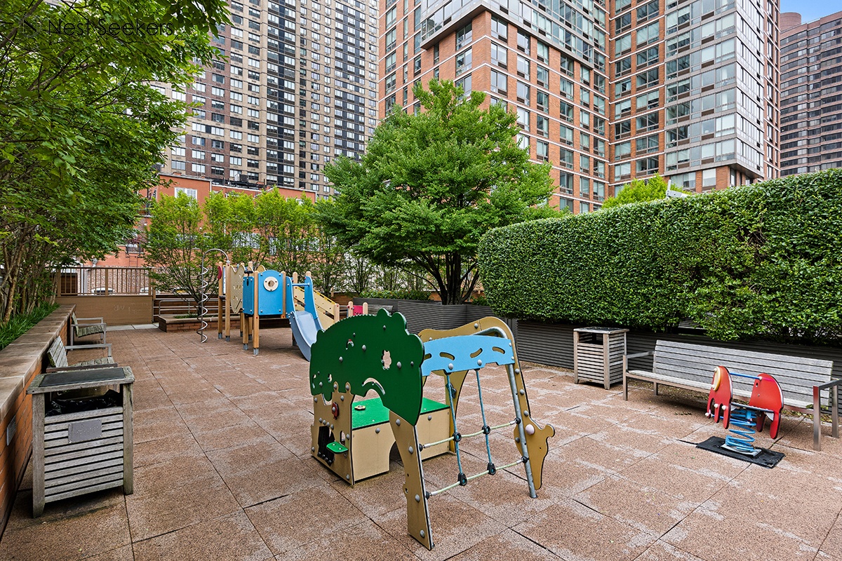 #20 photo, 215-217 E 96th Street, マンハッタン East Harlem , NY 10128