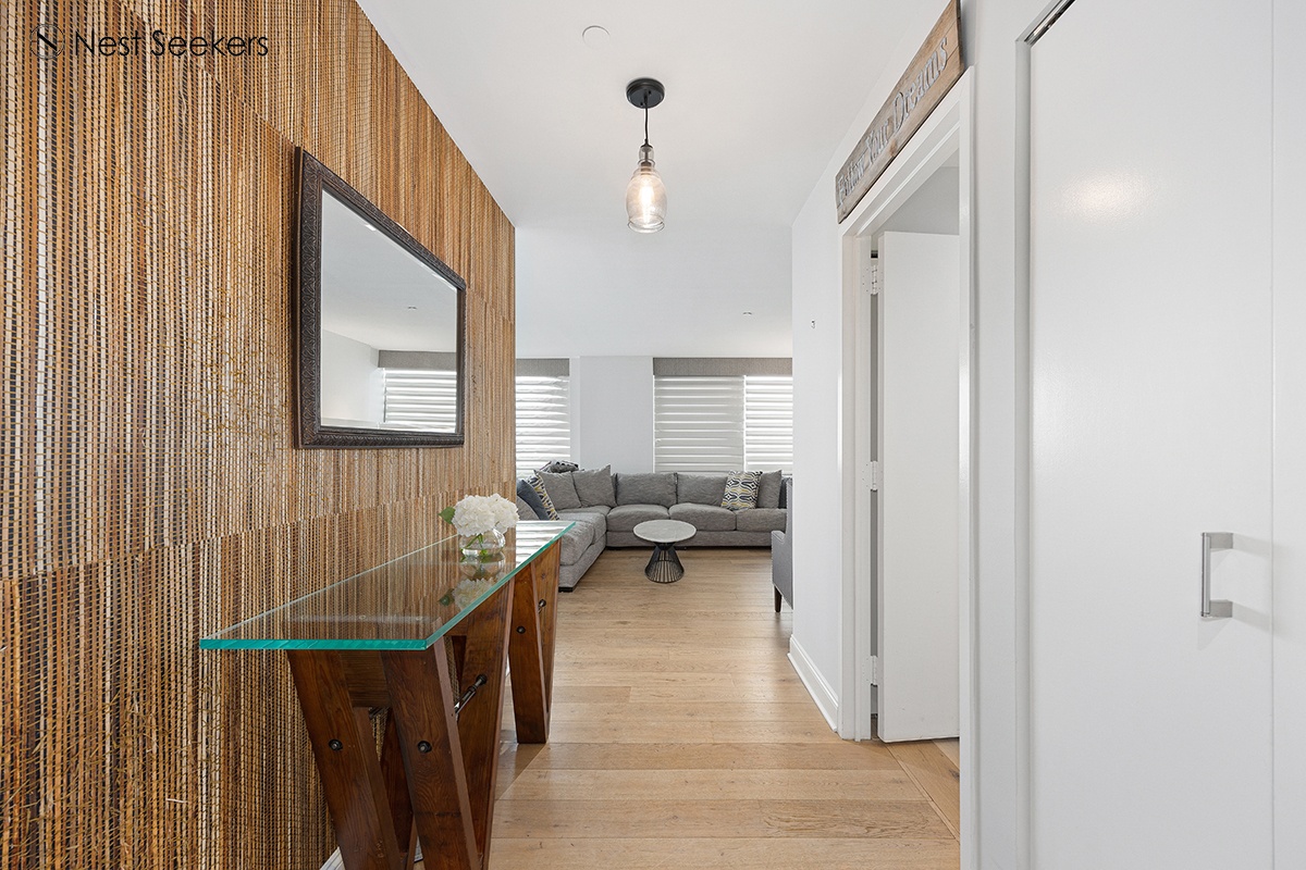 #4 photo, 215-217 E 96th Street, マンハッタン East Harlem , NY 10128