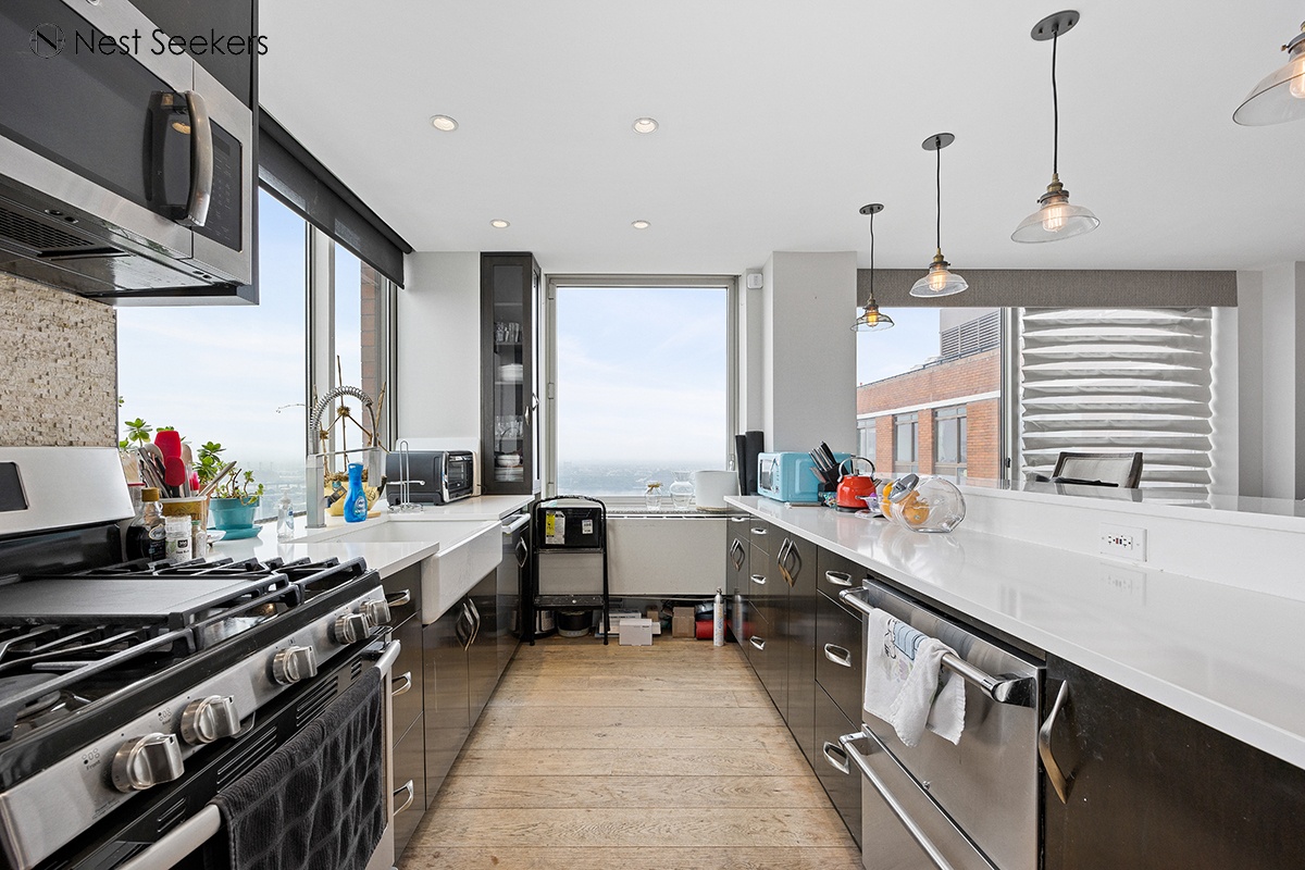 #5 photo, 215-217 E 96th Street, マンハッタン East Harlem , NY 10128