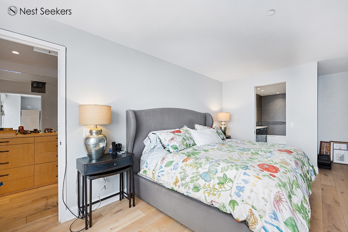 #7 photo, 215-217 E 96th Street, マンハッタン East Harlem , NY 10128