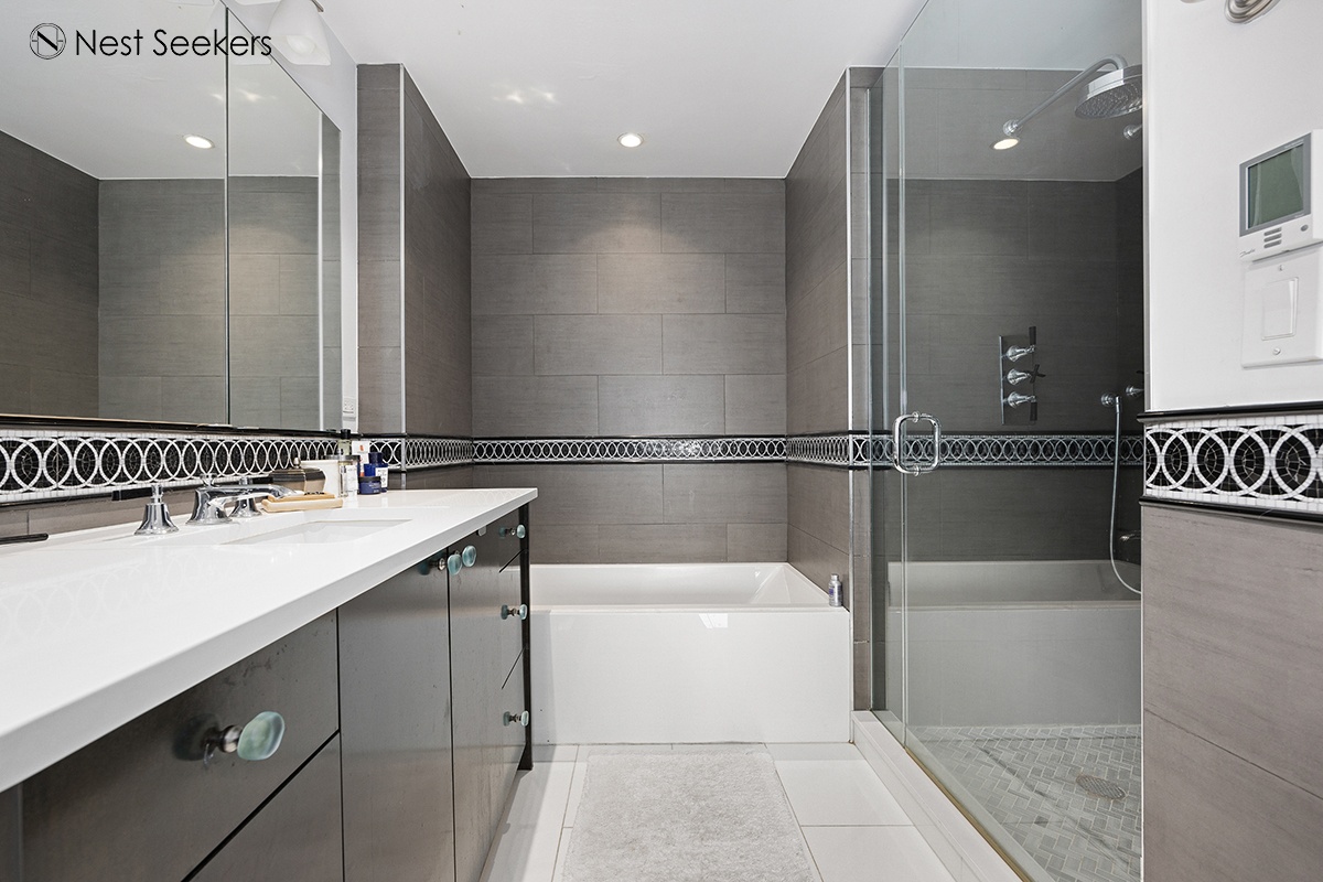 #9 photo, 215-217 E 96th Street, マンハッタン East Harlem , NY 10128