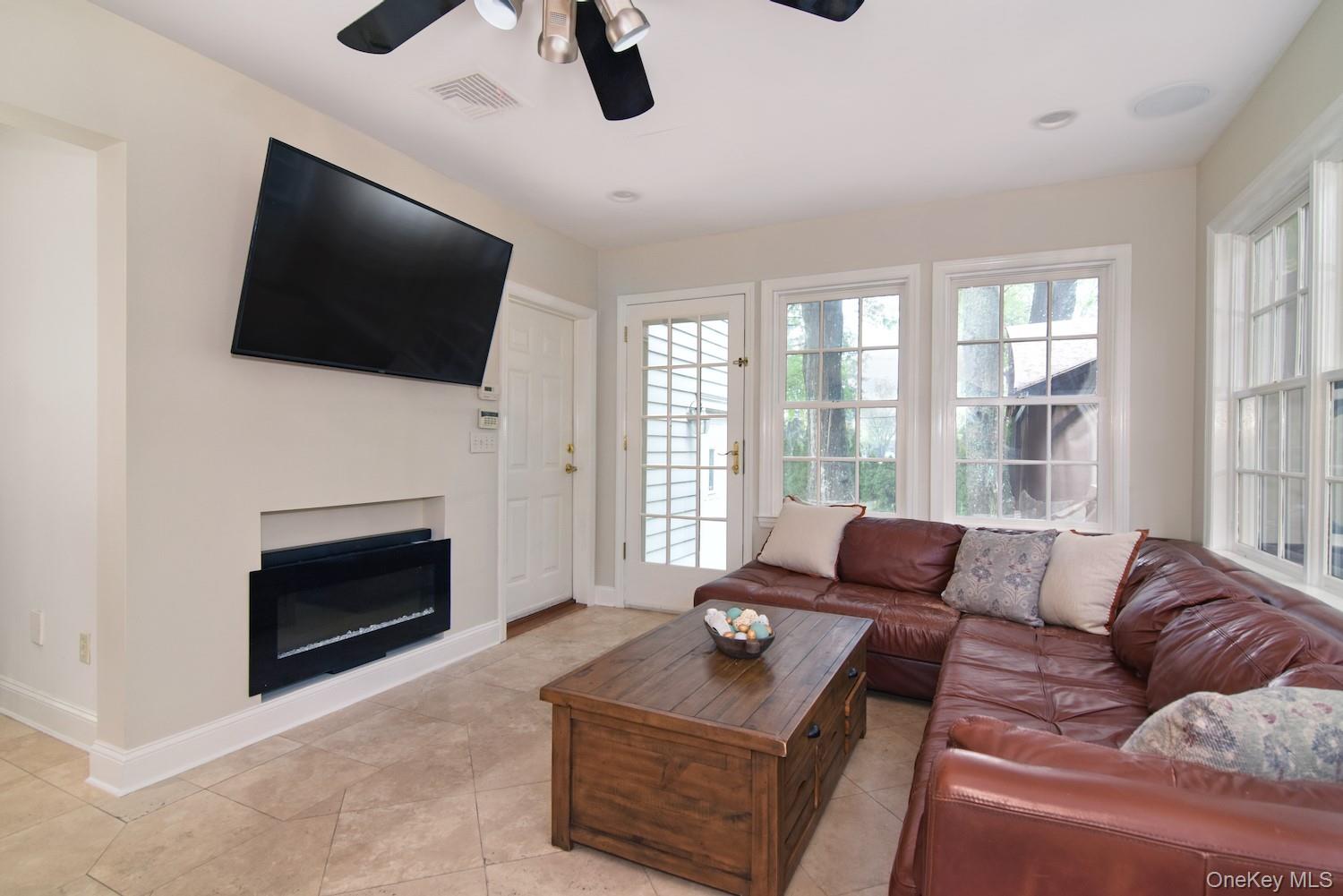 #9 photo, 6 Hazen Street, Pelham , NY 10803