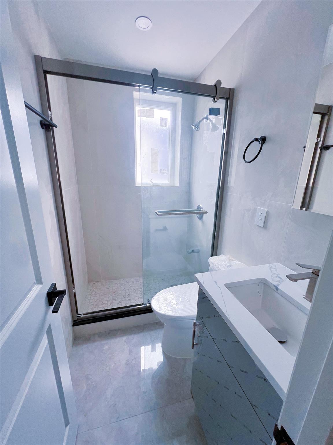 #20 photo, 208-02 47th Avenue, 皇后區 貝塞 Bayside , NY 11361