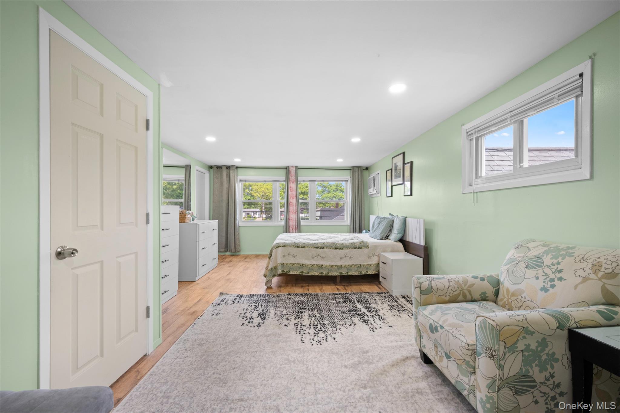 #8 photo, 21 Westgate Road, Massapequa Park , NY 11762