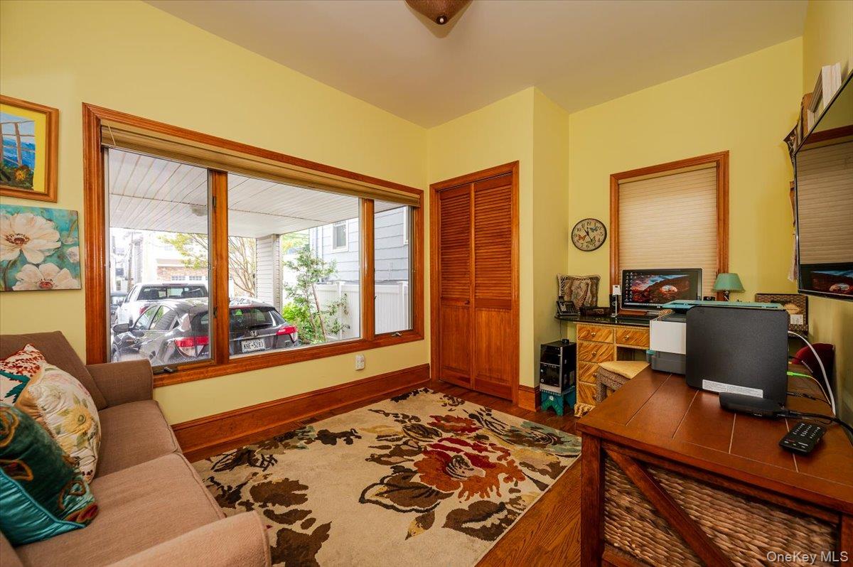 #18 photo, 991 W Park Avenue, ナッソー郡 Long Beach , NY 11561