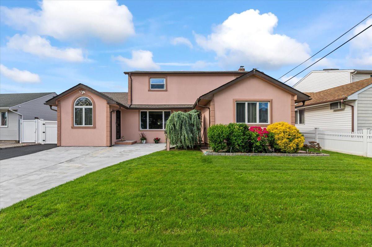 #1 photo, 61 Cheshire Road, 長島 貝斯佩奇 Bethpage , NY 11714