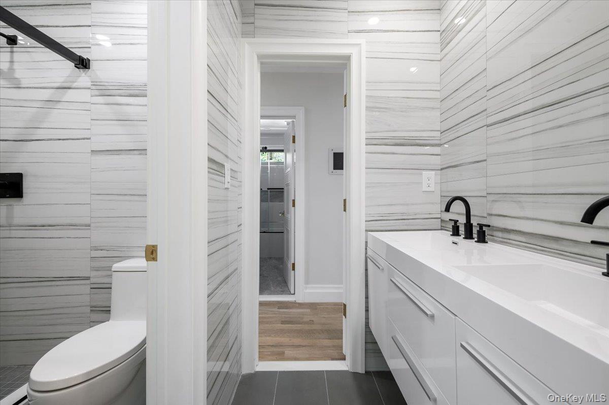 #17 photo, 19 Maple Avenue, מחוז נסאו Cedarhurst , NY 11516