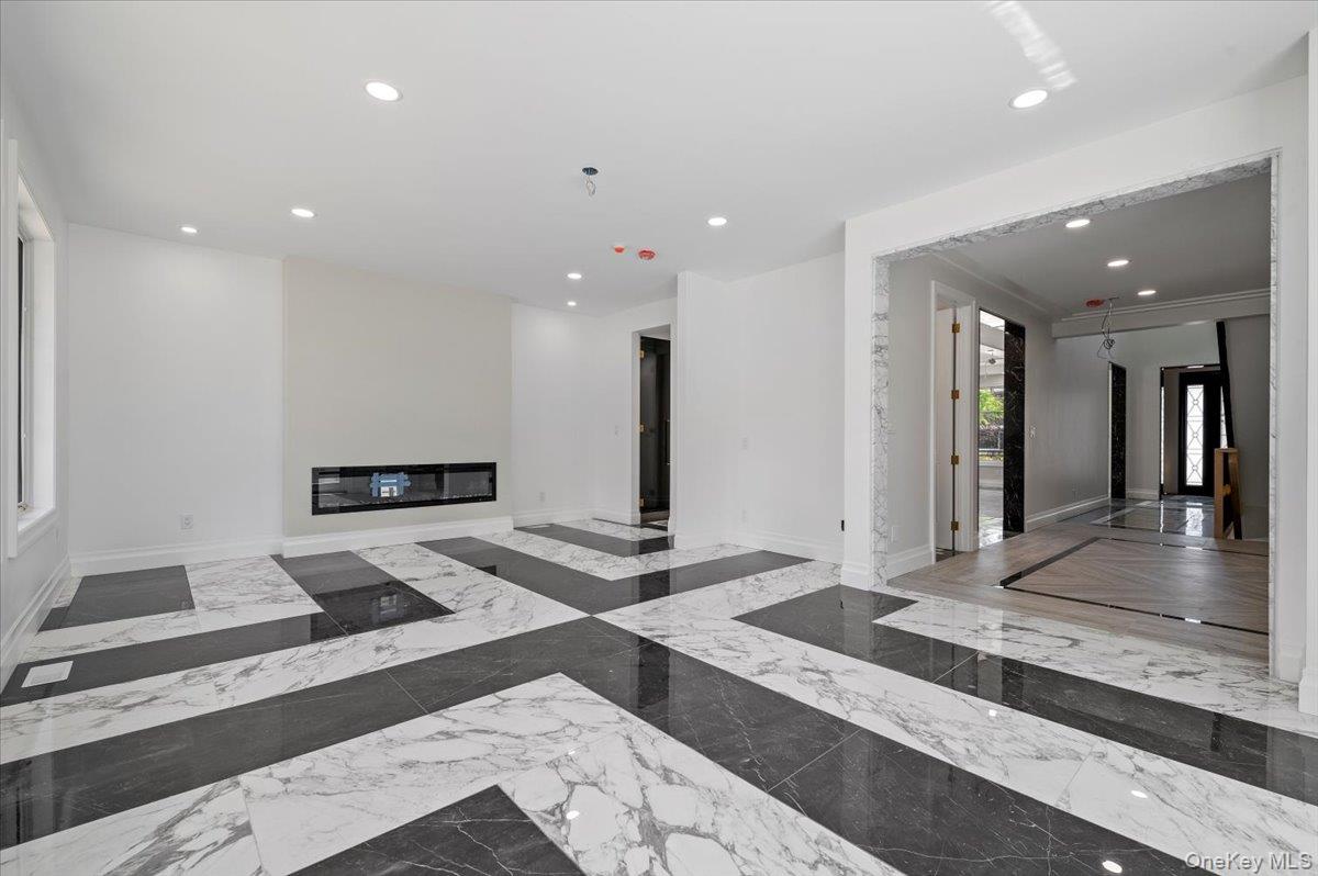 #7 photo, 19 Maple Avenue, מחוז נסאו Cedarhurst , NY 11516