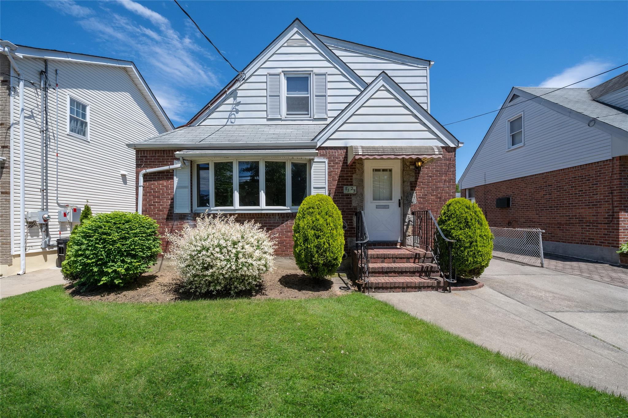 #1 photo, 8123 260th Street, Glen Oaks , NY 11004