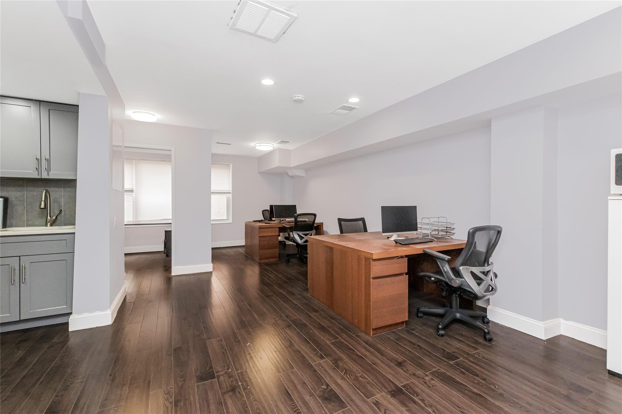 #4 photo, 10 Old Mamaroneck Road, White Plains , NY 10605