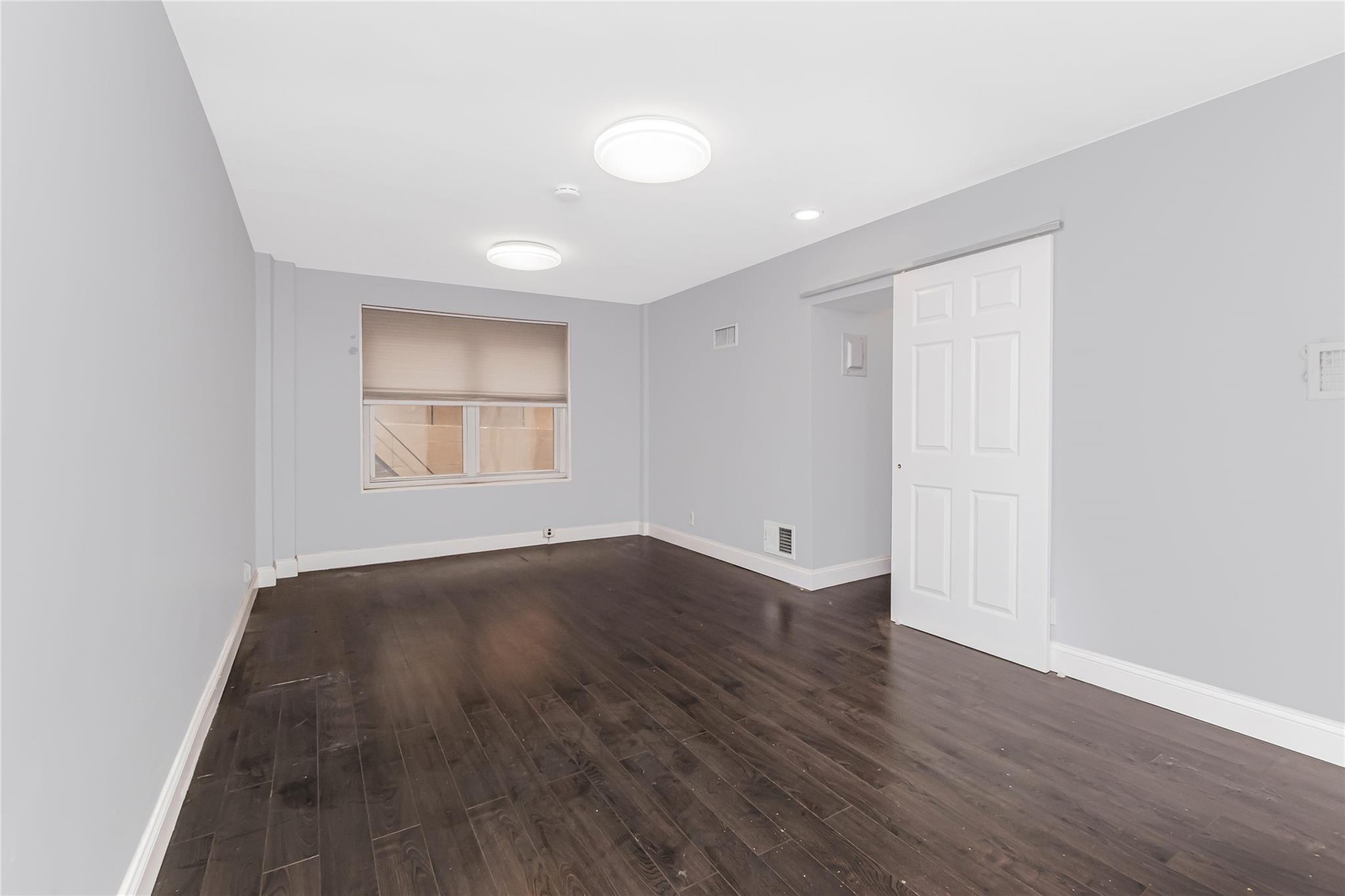 #7 photo, 10 Old Mamaroneck Road, White Plains , NY 10605