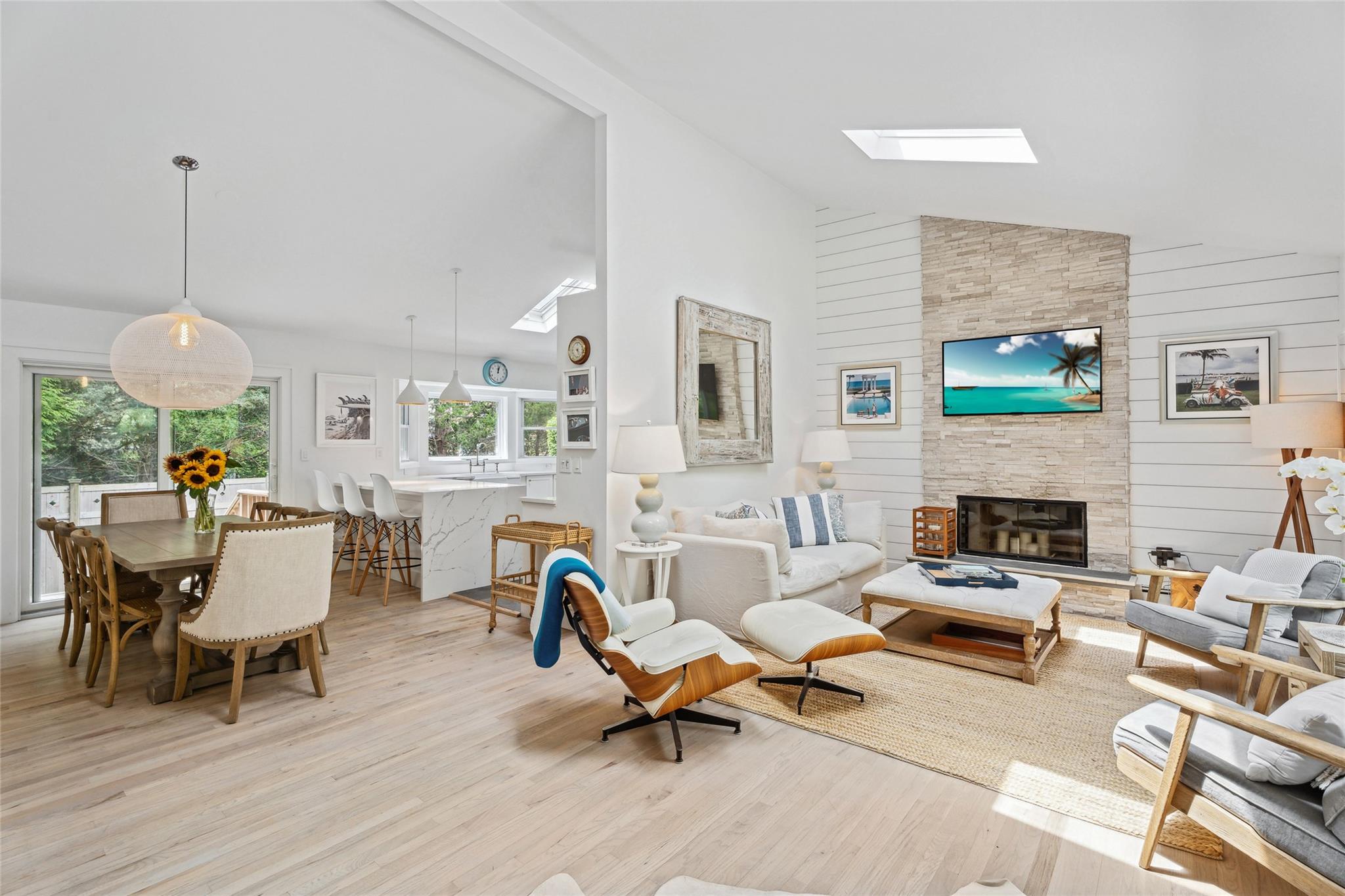 #1 photo, 42 Oak Street, سوفولك Westhampton Beach , NY 11978