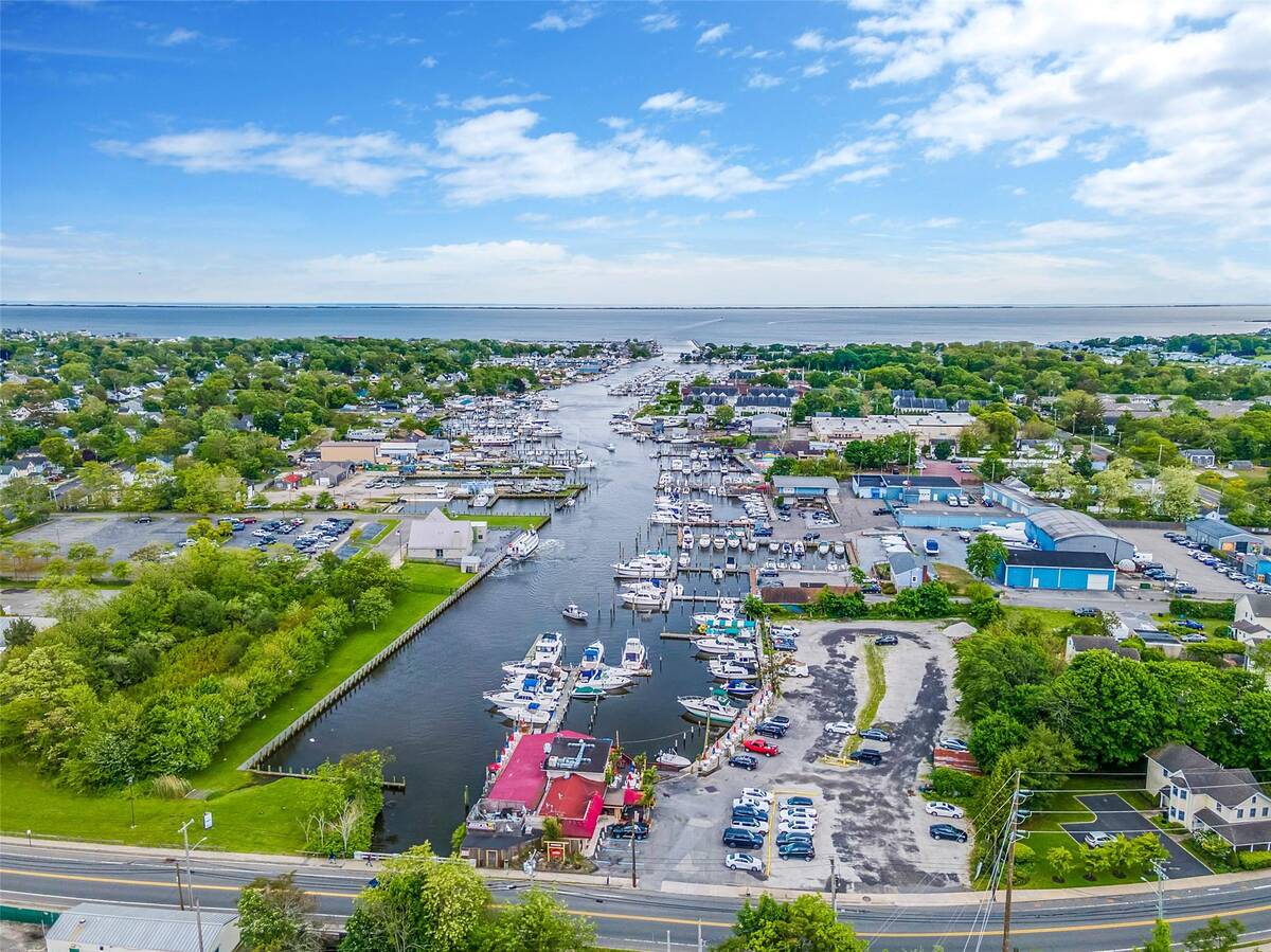 #7 photo, 135 Rosebud Court, サフォーク郡 Patchogue , NY 11772