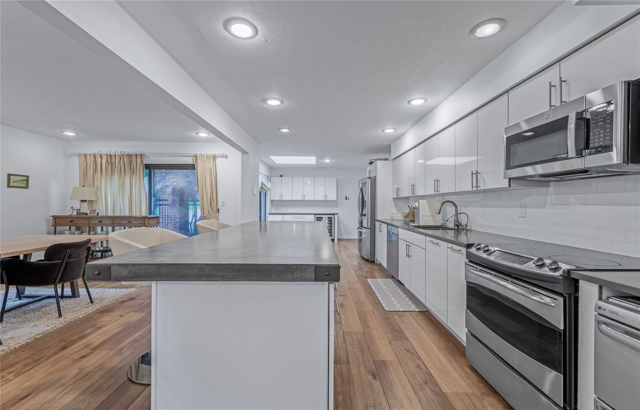 #13 photo, 291 Starling Court, Manhasset , NY 11030