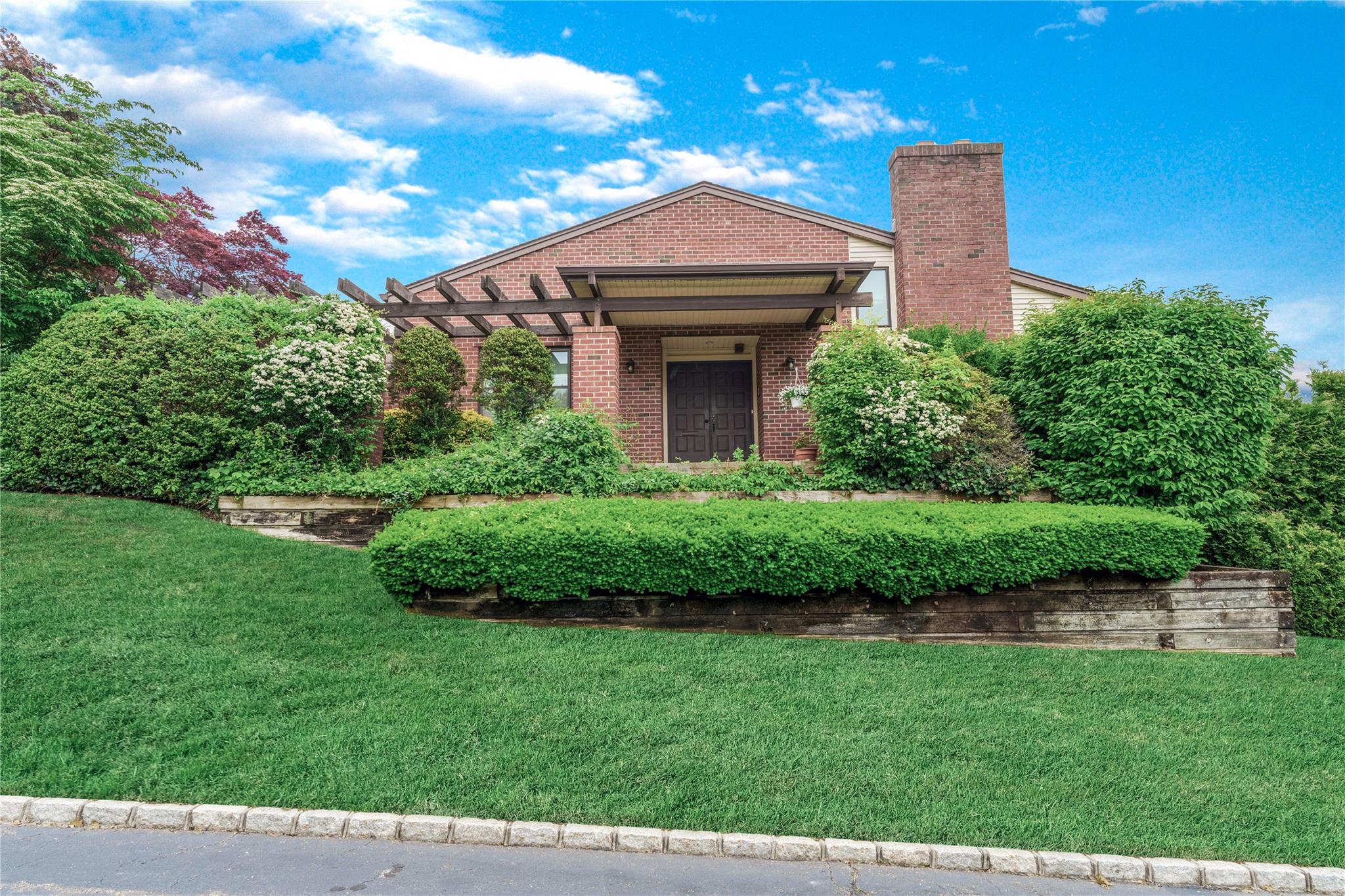 #4 photo, 291 Starling Court, Manhasset , NY 11030