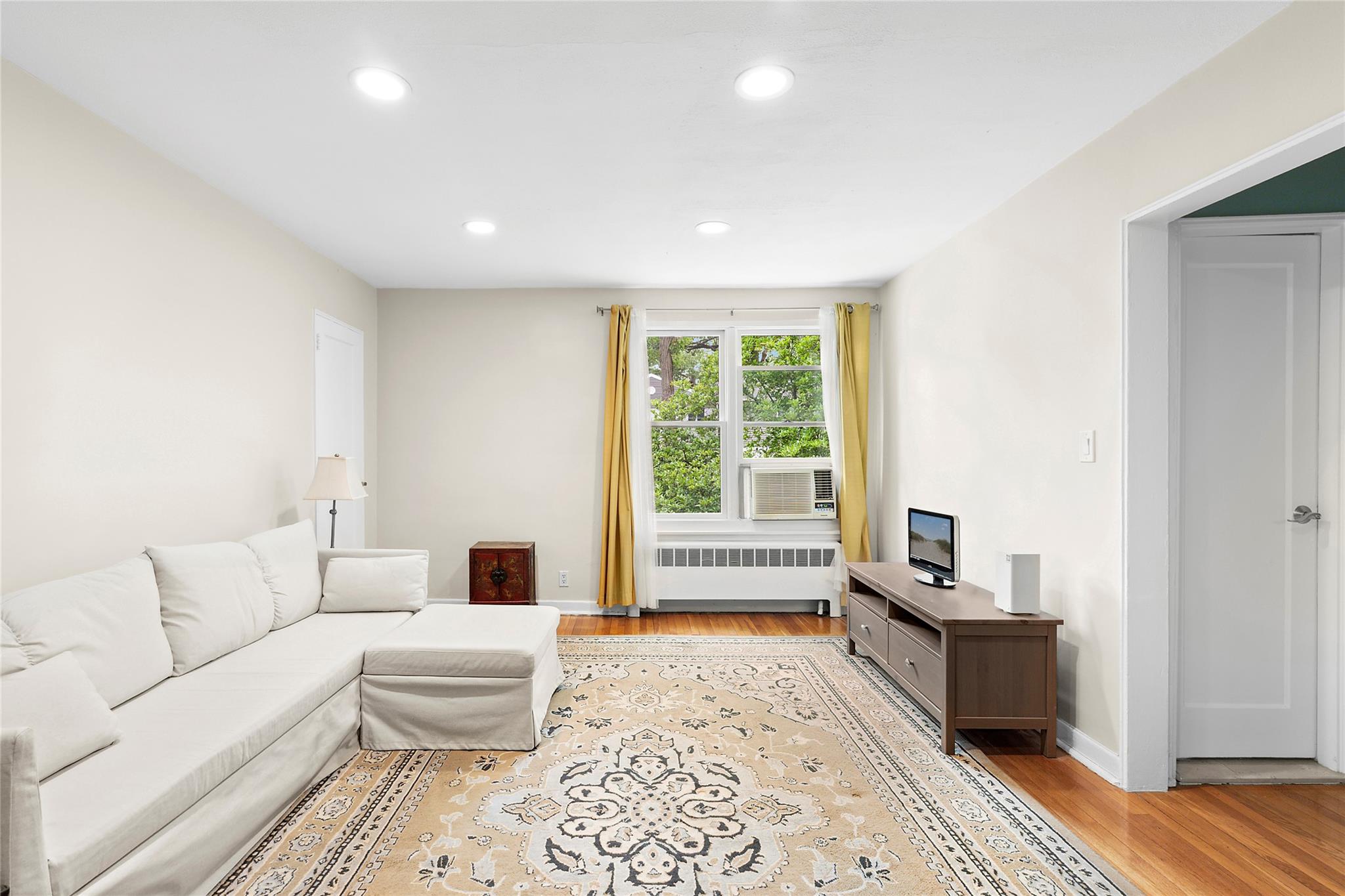 #3 photo, 82U Glen Keith Road, Glen Cove , NY 11542